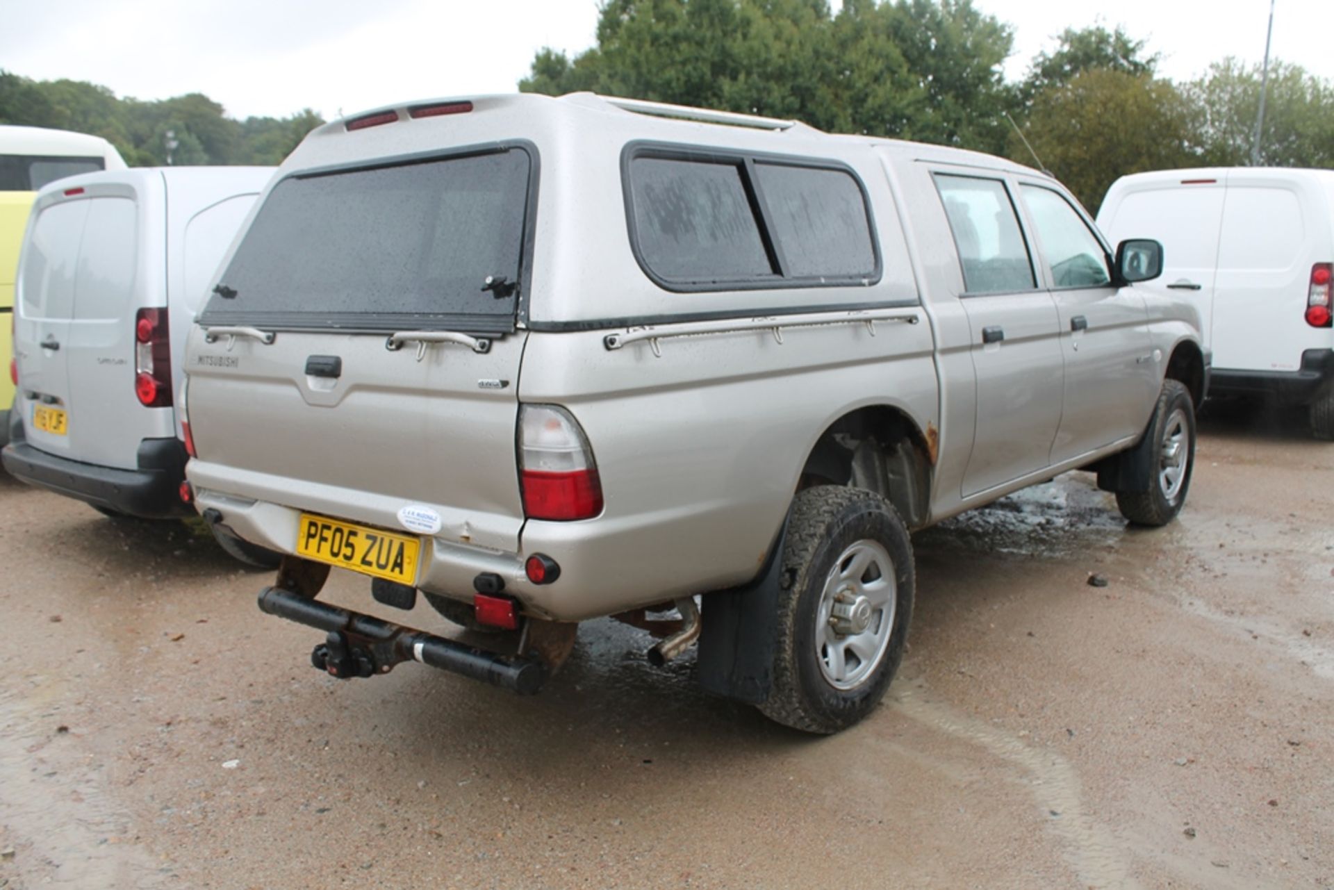 Mitsubishi L200 Gl 4work Lwb - 2477cc 4 Door Pickup - Image 3 of 4