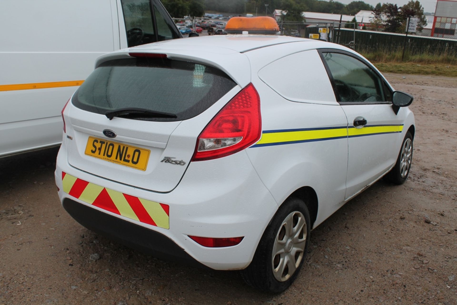 Ford Fiesta Base Tdci 68 - 1399cc 2 Door Van - Image 3 of 4