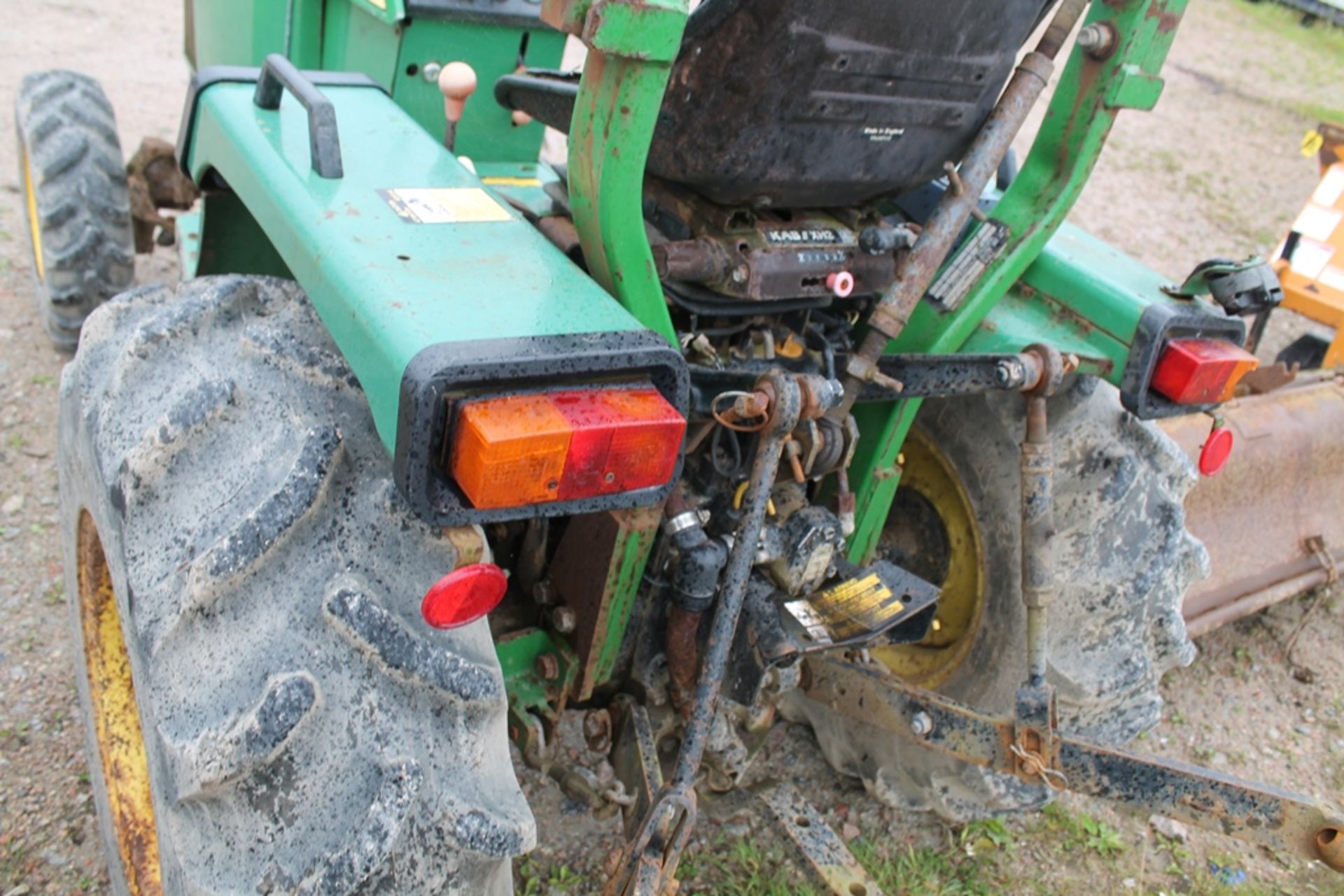 JOHN DEERE 855 TRACTOR KEY IN P/CABIN - Image 3 of 3