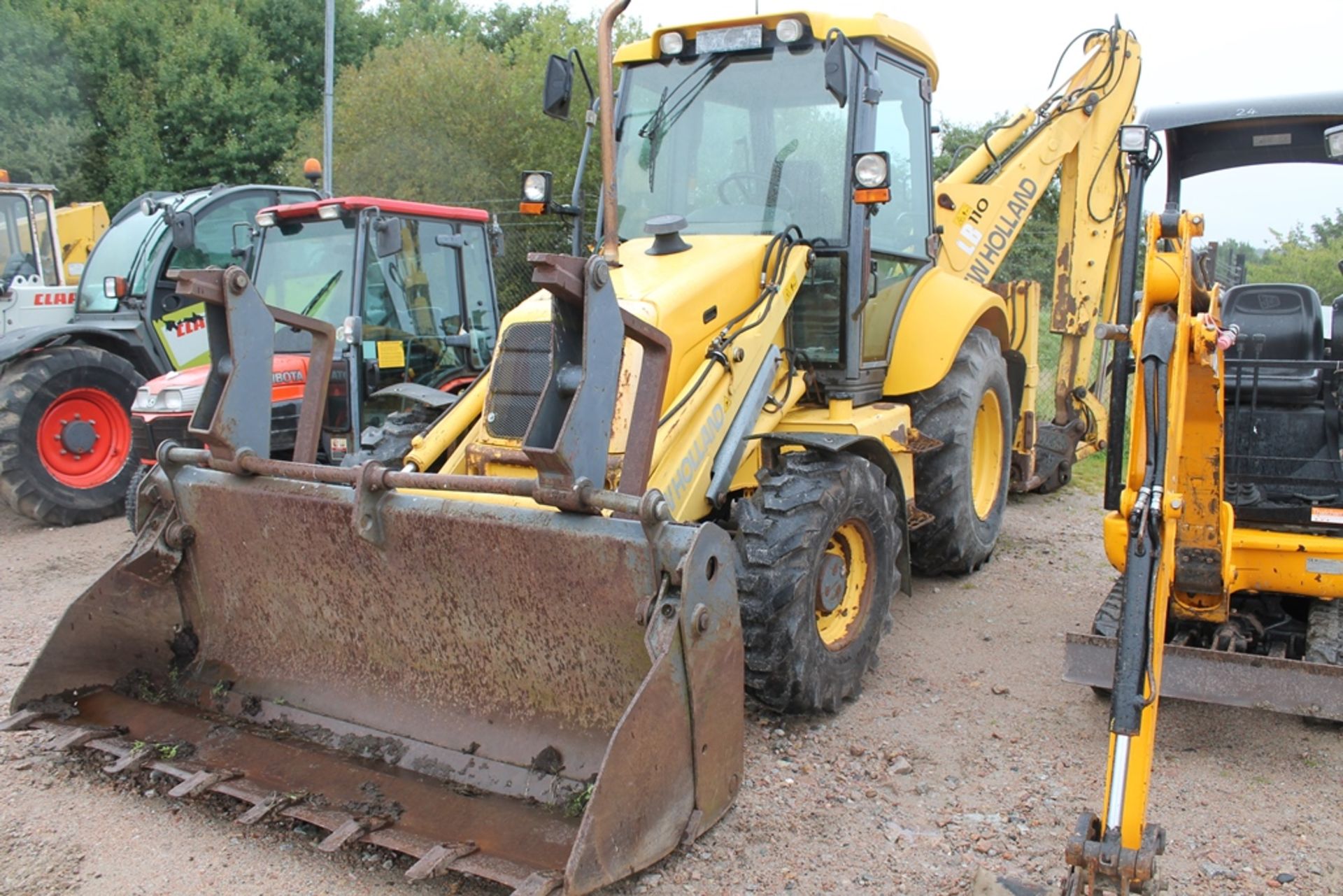 New Holland LB110 - 0cc 2 Door Tractor