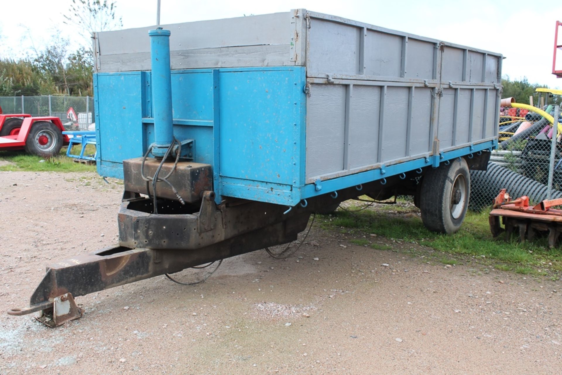 12 TON TIPPING CART