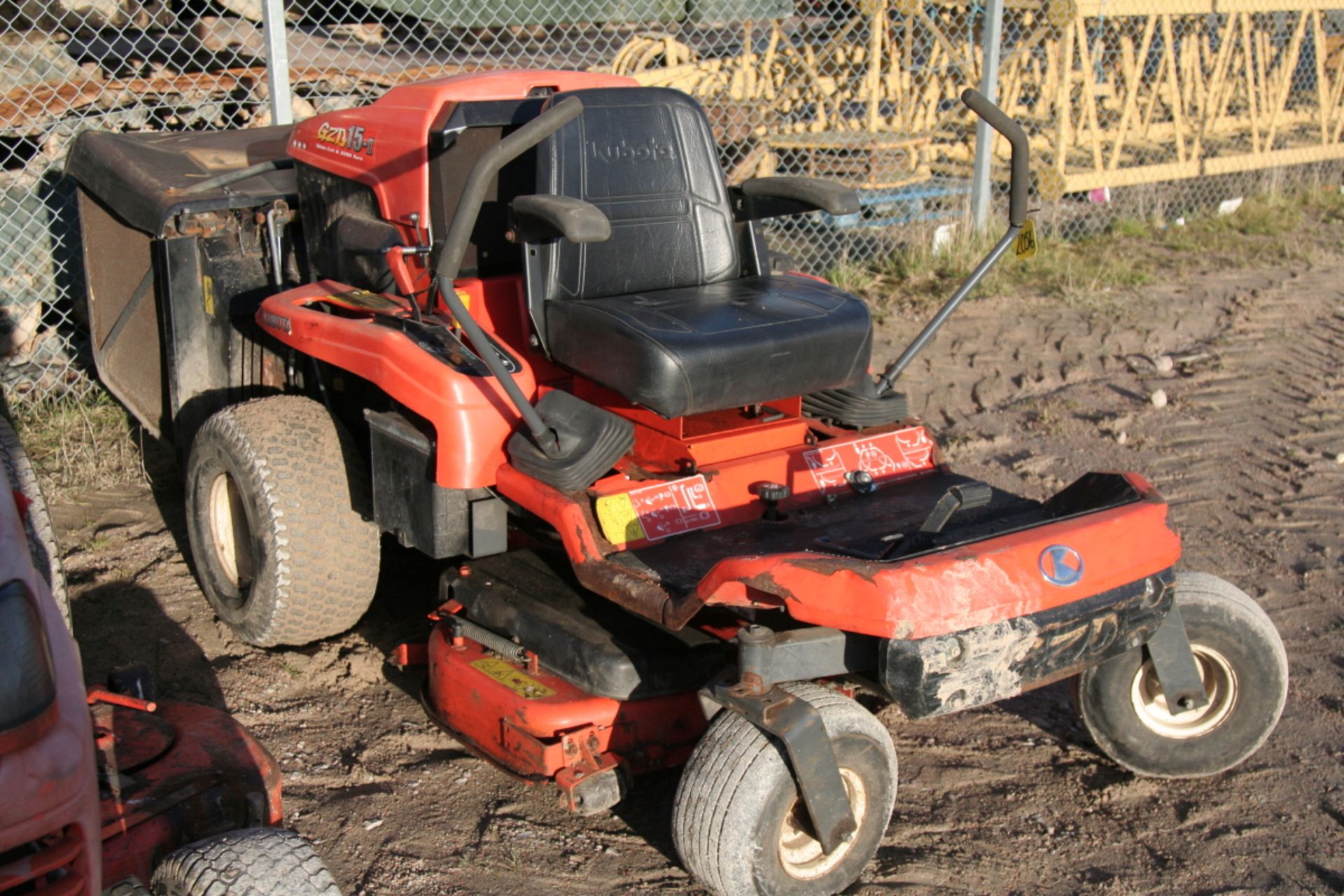 KUBOT GZD15 RIDE ON MOWER