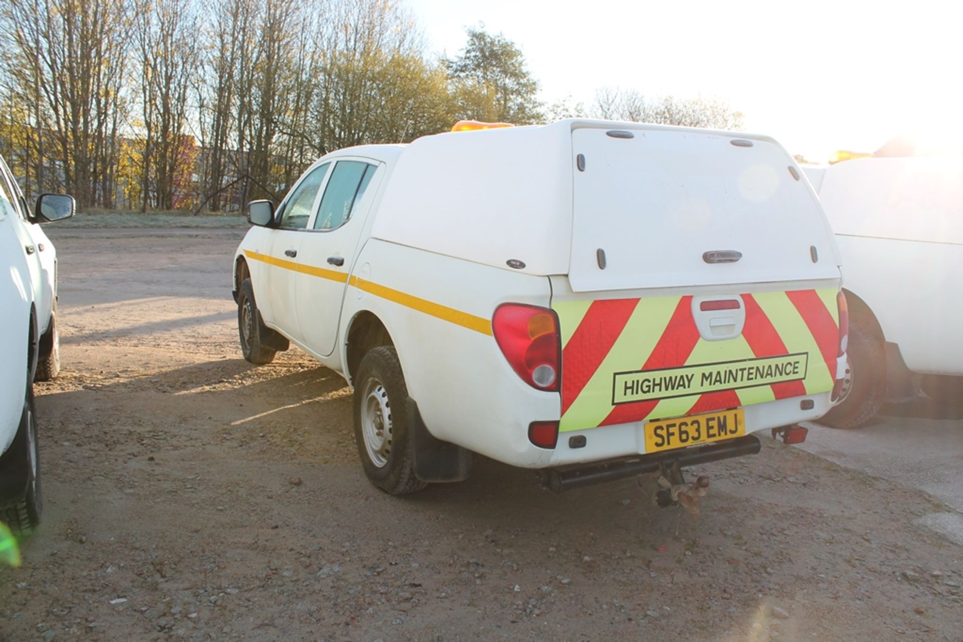 Mitsubishi L200 4work Lb Dcb Di-d 4x - 2477cc 4 Door Pickup - Image 2 of 4