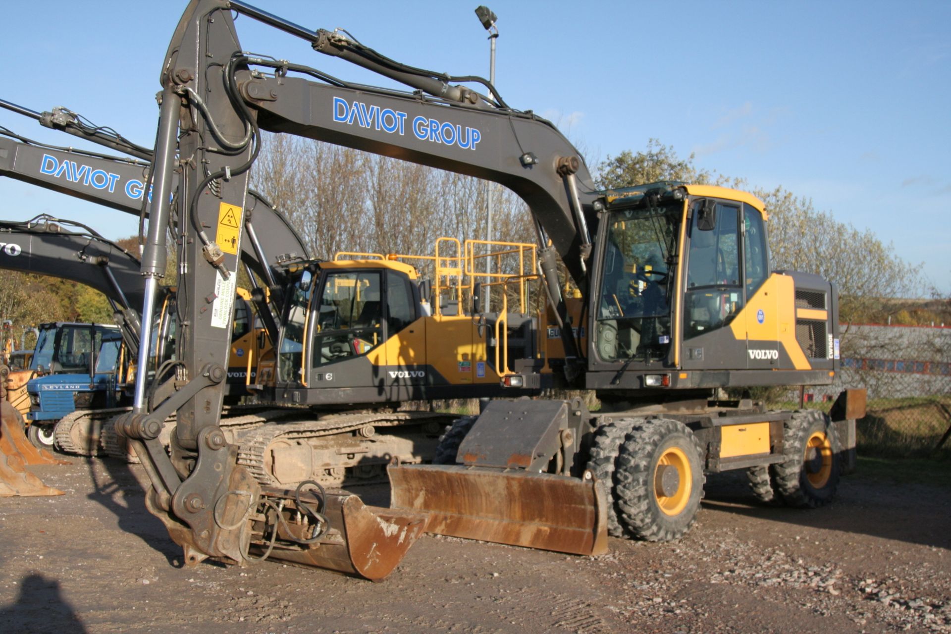 Volvo EW160 - 5700cc 1 Door Tractor