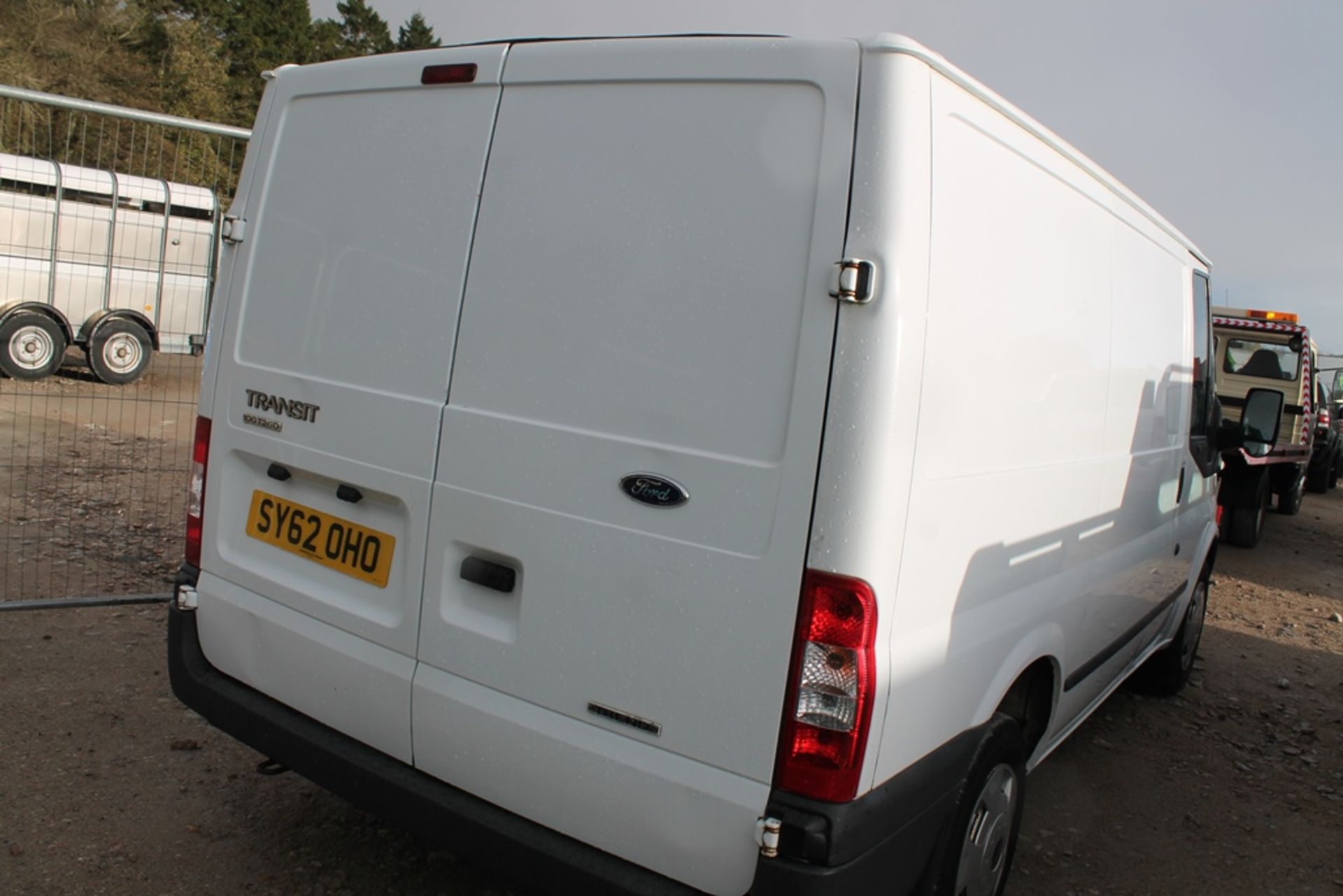 Ford Transit 100 T260 Trend Fw - 2198cc 2 Door Van - Image 3 of 4