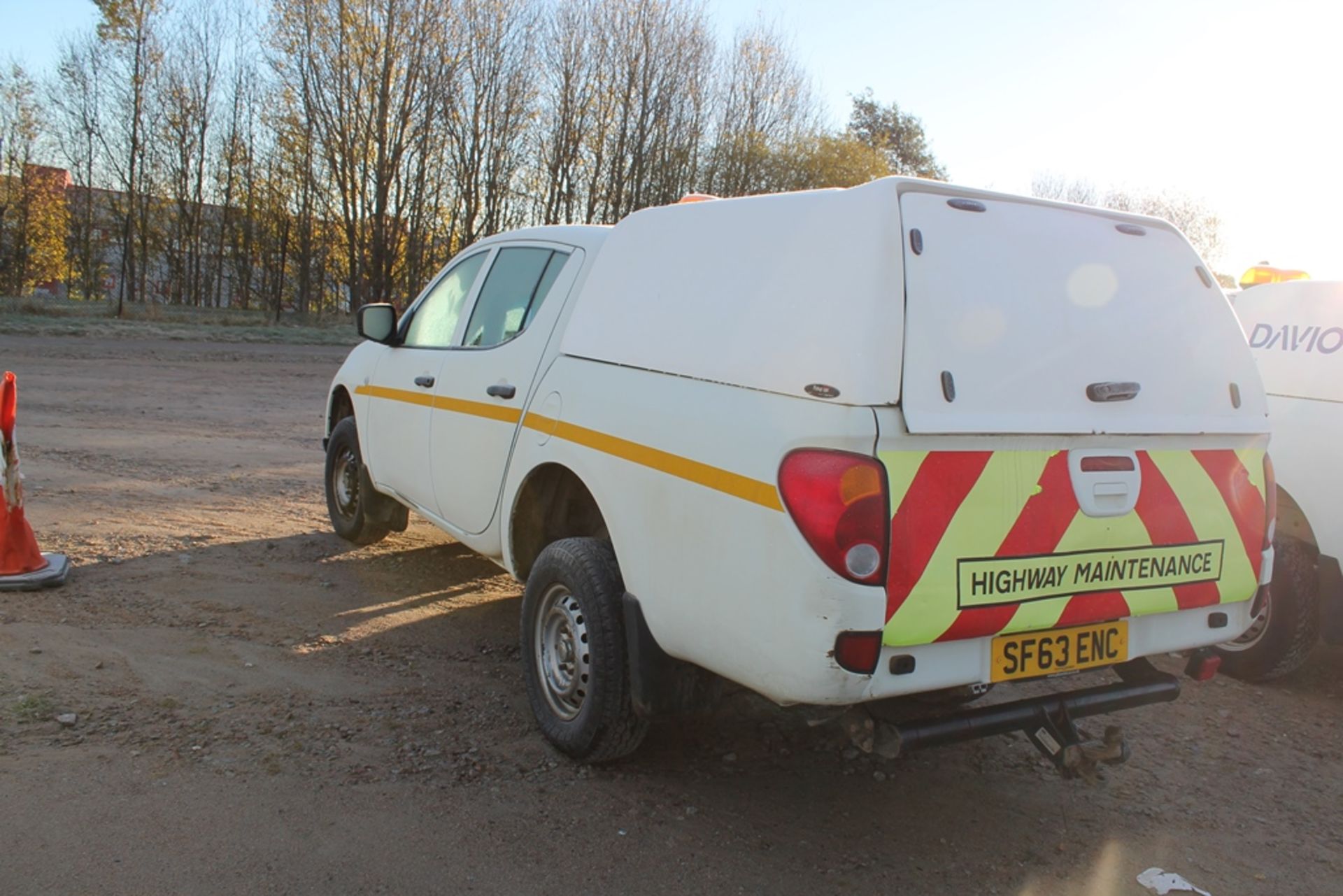 Mitsubishi L200 4work Lb Dcb Di-d 4x - 2477cc 4 Door Pickup - Image 2 of 4