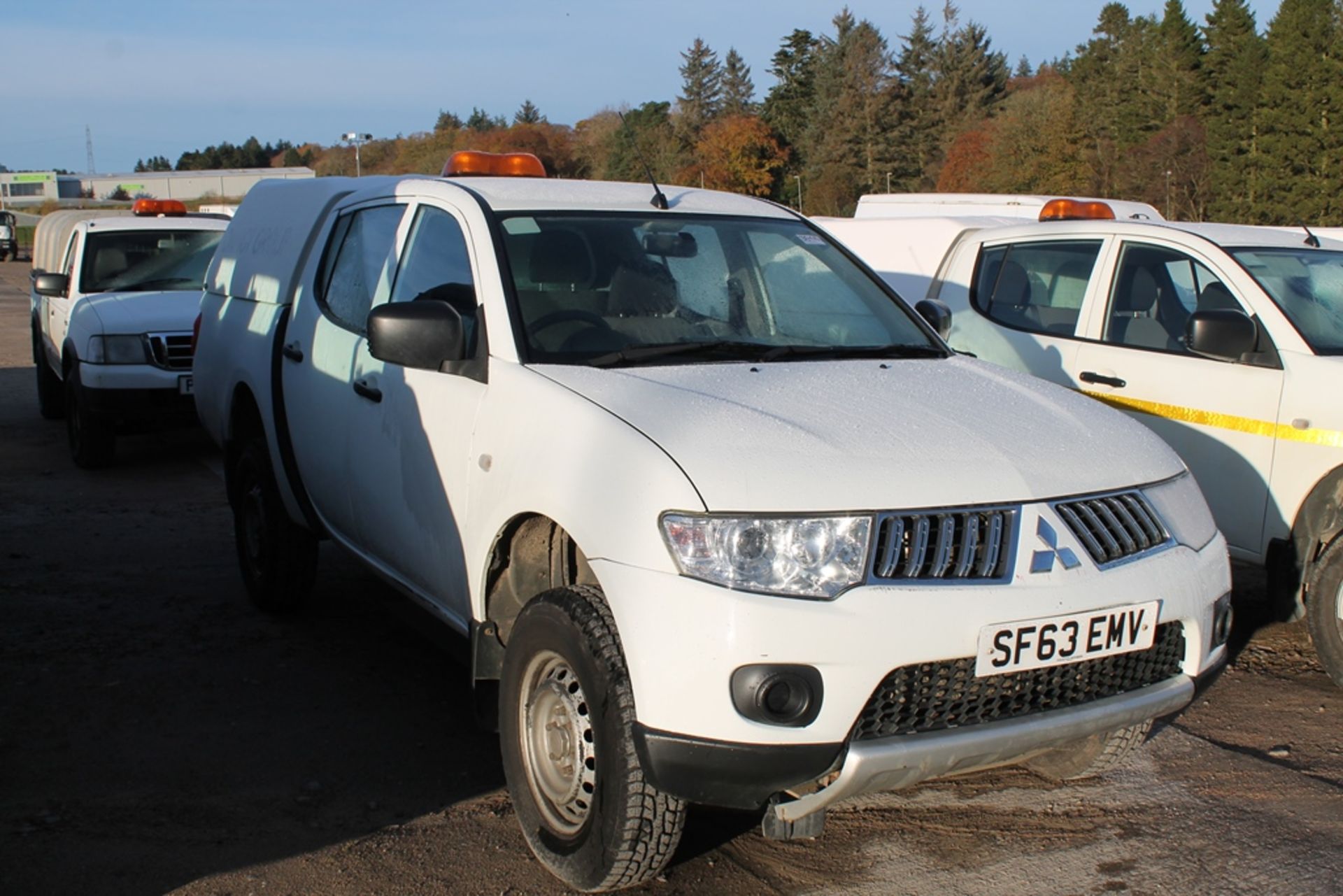 Mitsubishi L200 4work Lb Dcb Di-d 4x - 2477cc 4 Door Pickup - Image 4 of 4