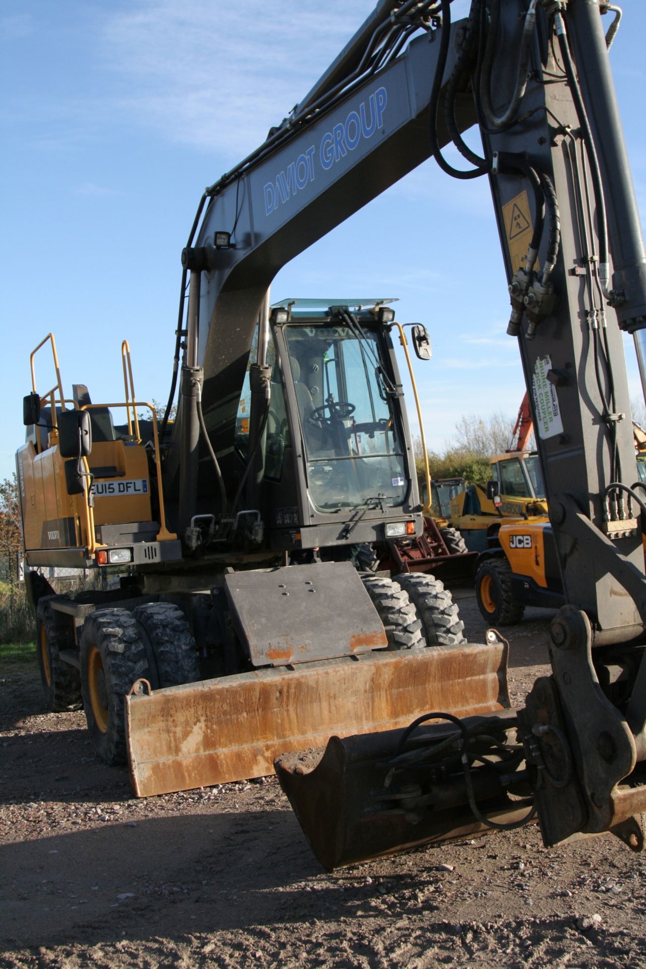 Volvo EW160 - 5700cc 1 Door Tractor - Image 2 of 2