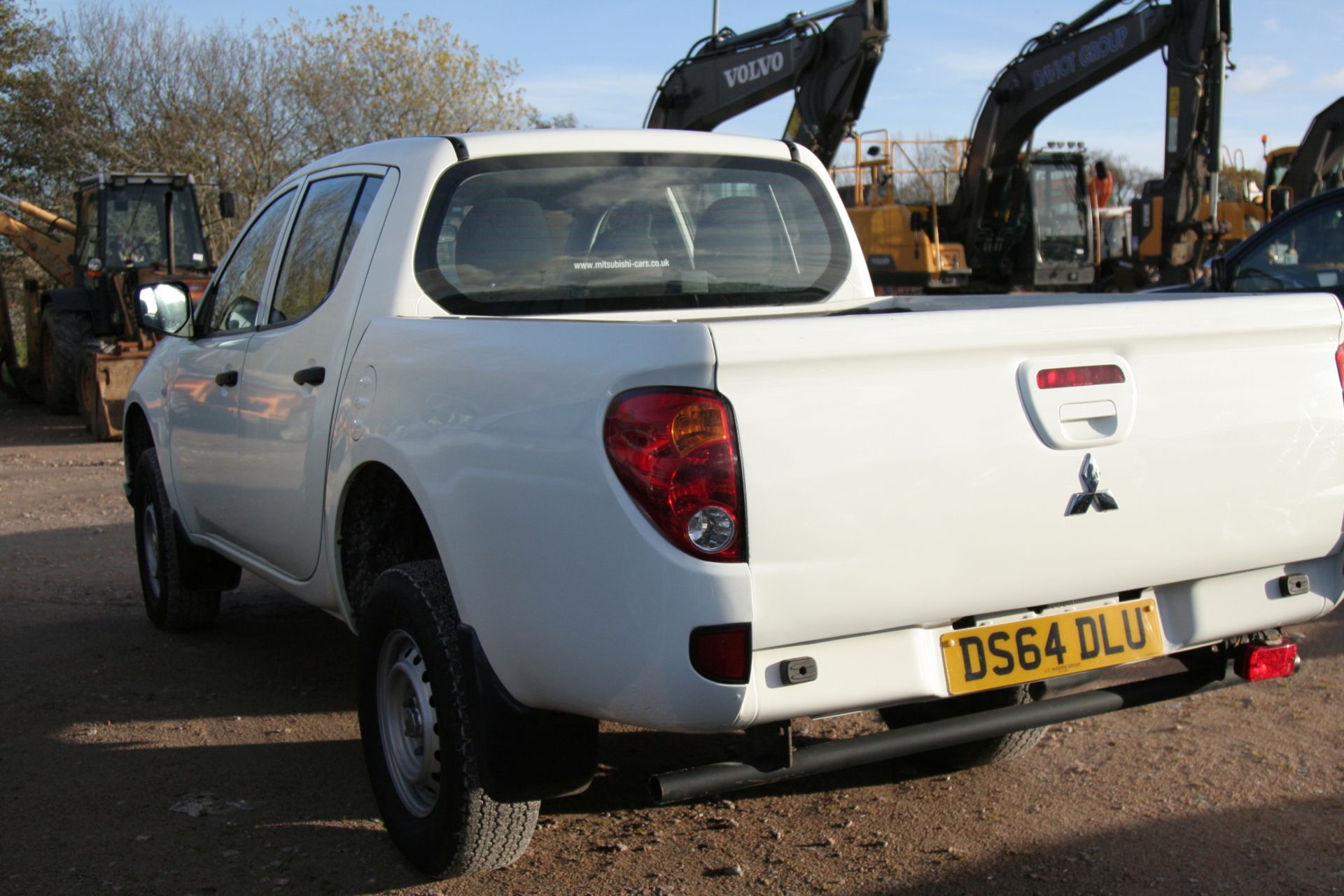 Mitsubishi L200 4work Lb Dcb Di-d 4x - 2477cc 2 Door Pickup - Image 2 of 3