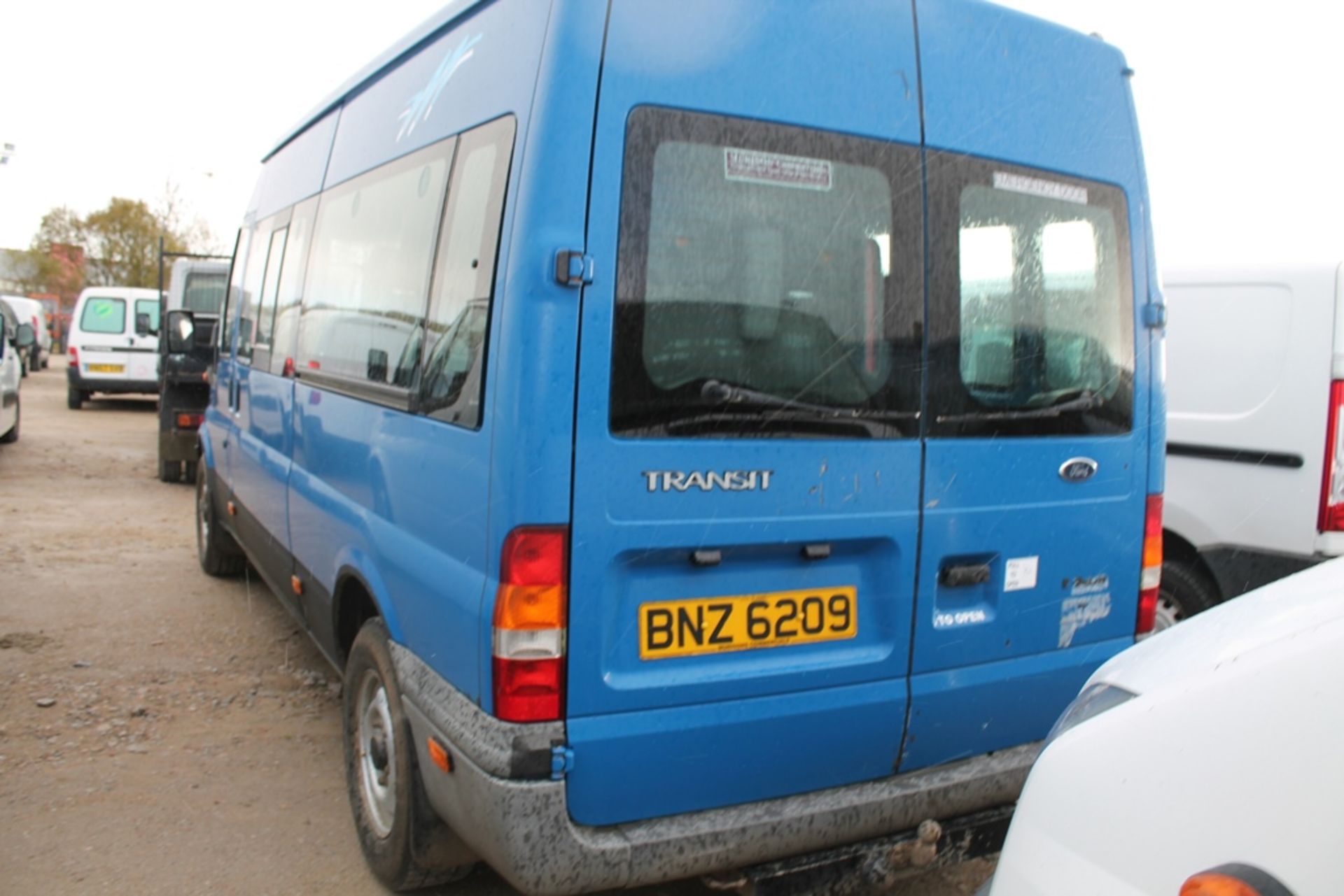 Ford Transit - 2402cc Minibus - Image 2 of 4