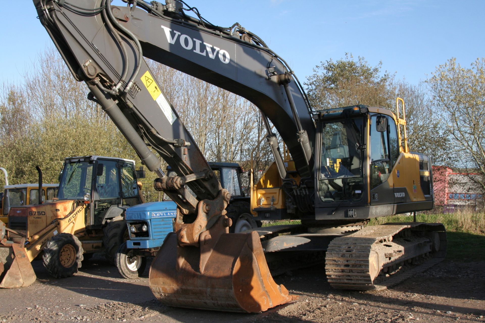 Volvo EC220EL Tracked Slew Excavator, Year 2015 , Displaying 3,407 hours, VIN VCEC220EP00320188, Plu