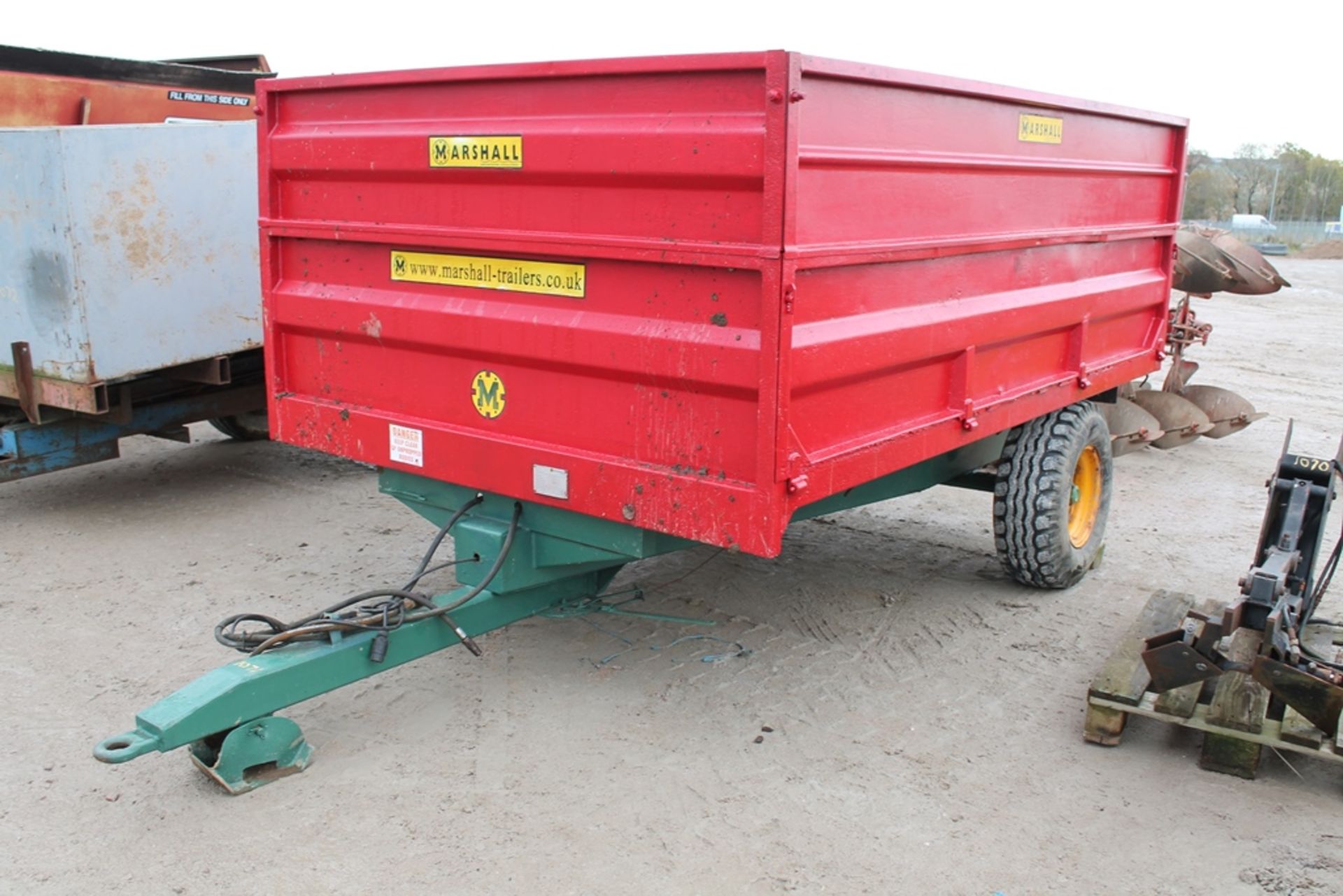 MARSHALL 4 TON TIPPING CART WITH GRAIN SIDES