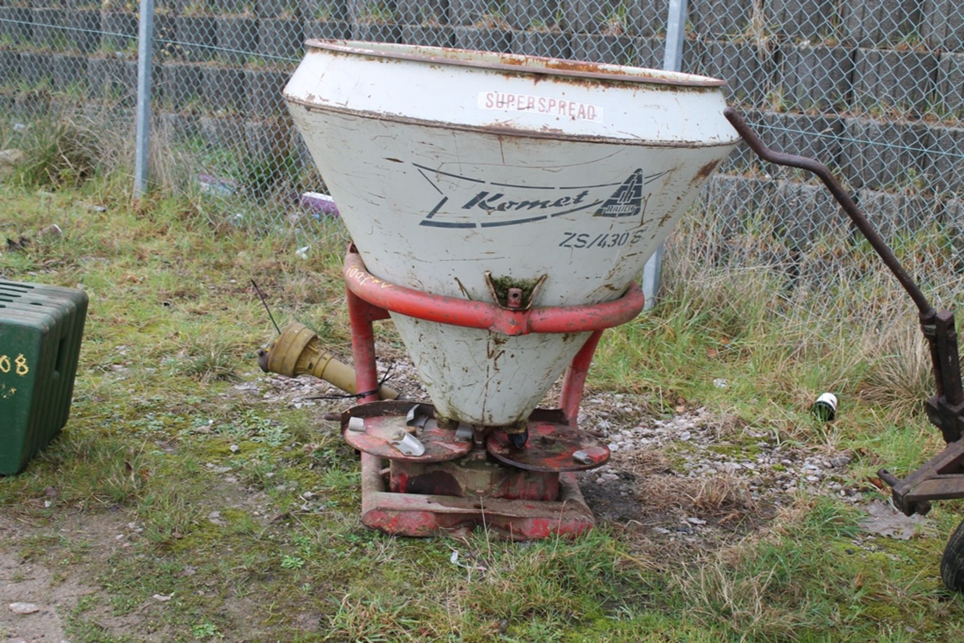 FERT SPREADER WITH PTO