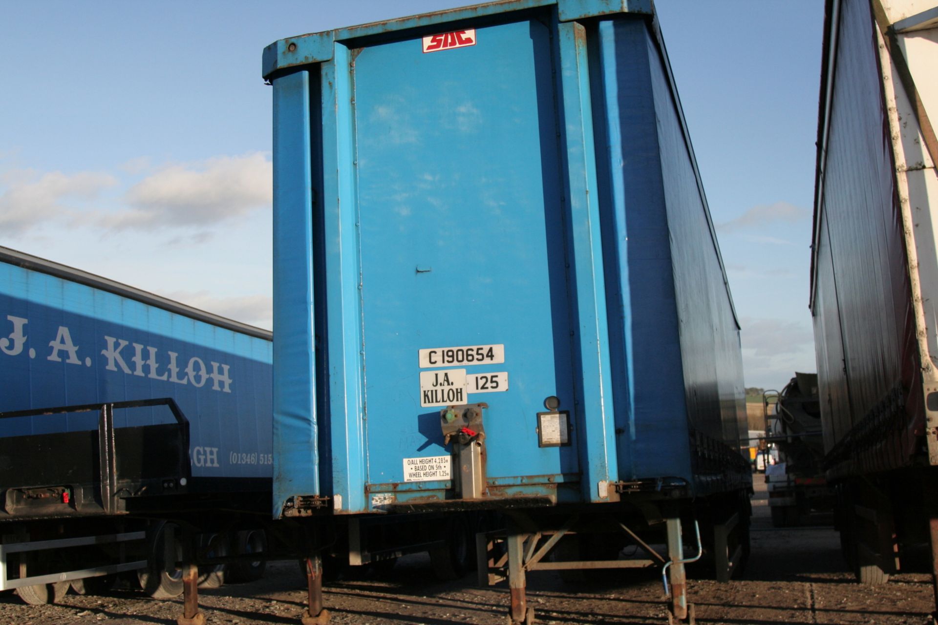 ARTICULATED CURTAINSIDE LORRY