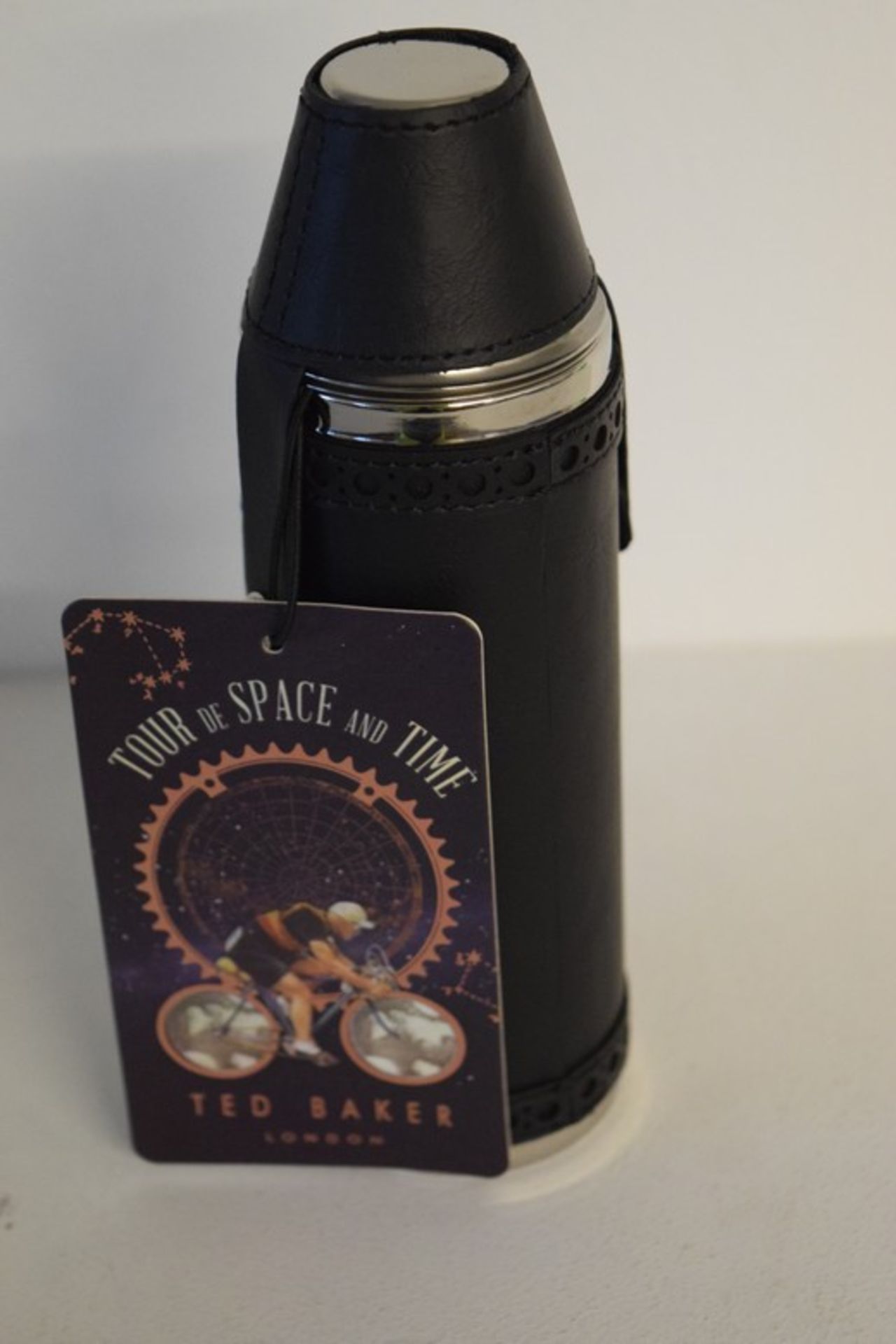 1 x BRAND NEW HIP FLASK AND SHOT CUPS RRP £45 (22.12.2016) *PLEASE NOTE THAT THE BID PRICE IS