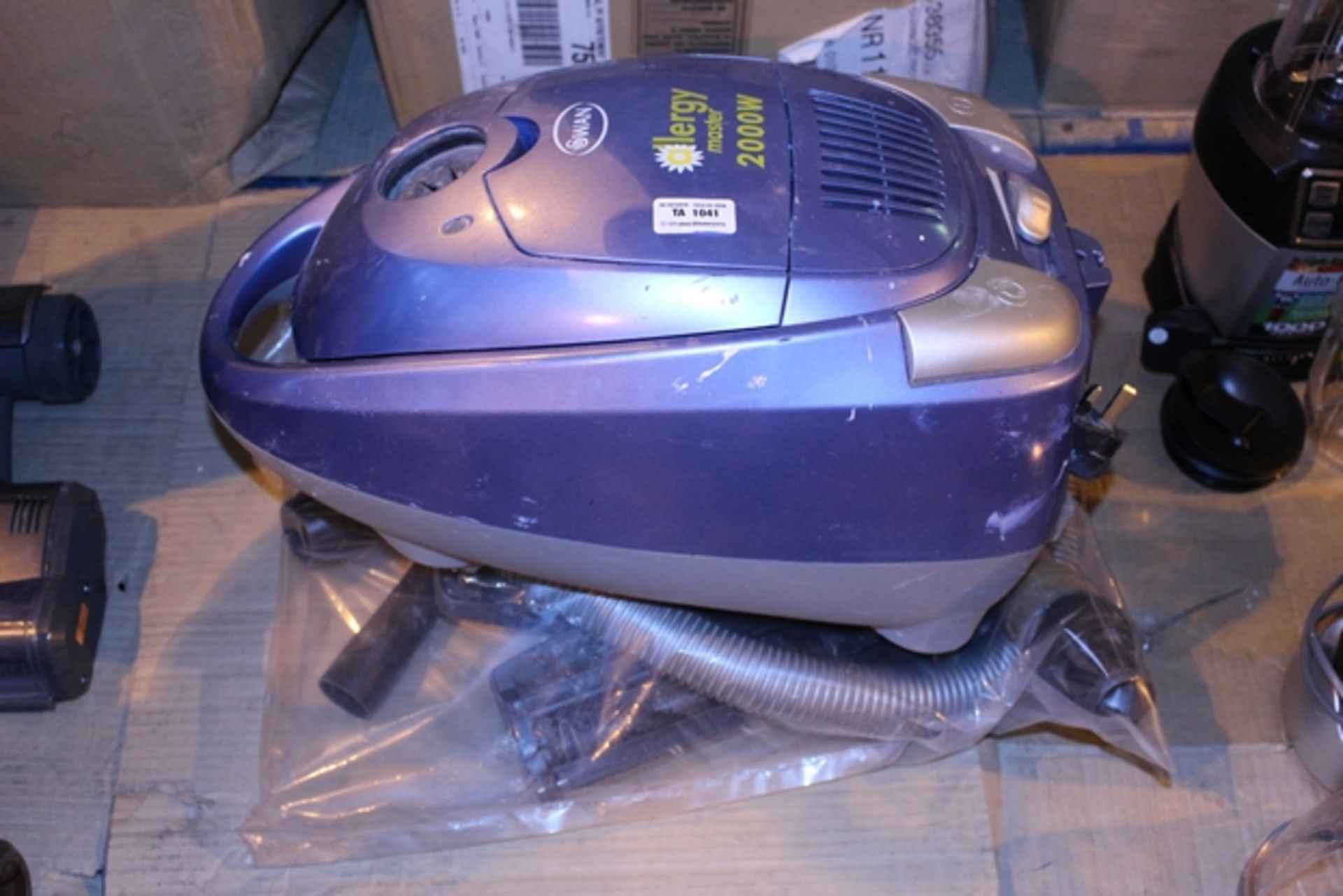 1X SWAN ALLERGY MASTER 200W VACUUM CLEANER (BL678120)