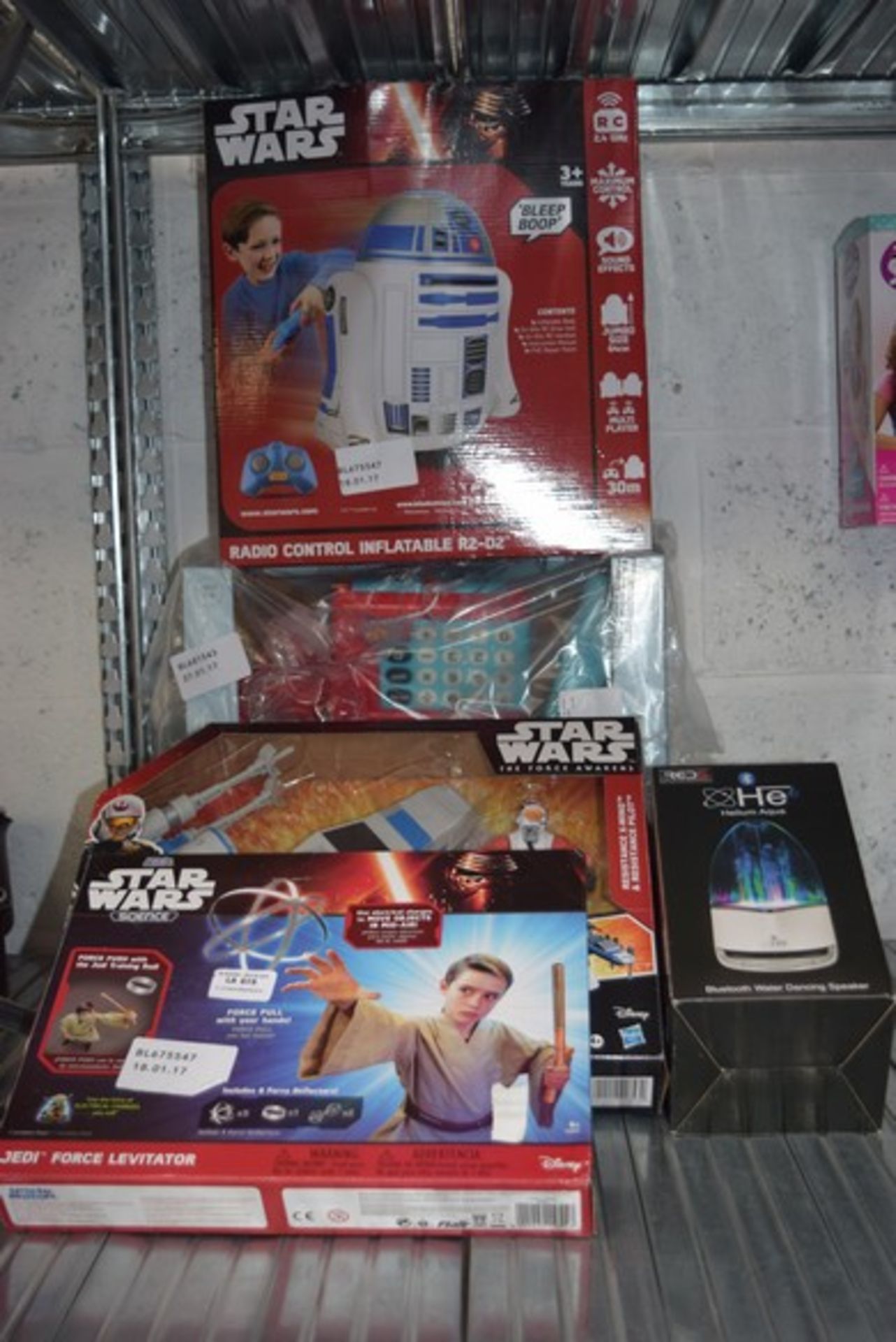 7 x ASSORTED TOYS TO INCLUDE STAR WARS, HERO MASHERS, RC R2D2, SLOT CAR RACING SYSTEM, CASH REGISTER
