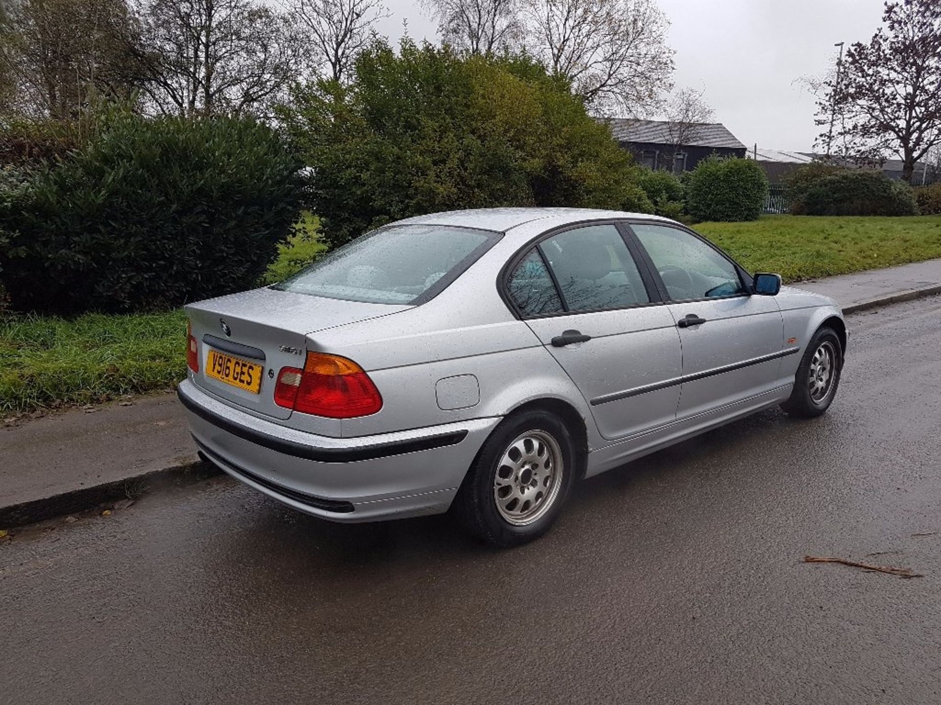 BMW, 3 SERIES 316I SE, V916 GES, 1-9 LTR, PETROL, MANUAL, 4 DOOR SALOON, 151,903 MILES, 15.11.17 MOT - Image 4 of 11