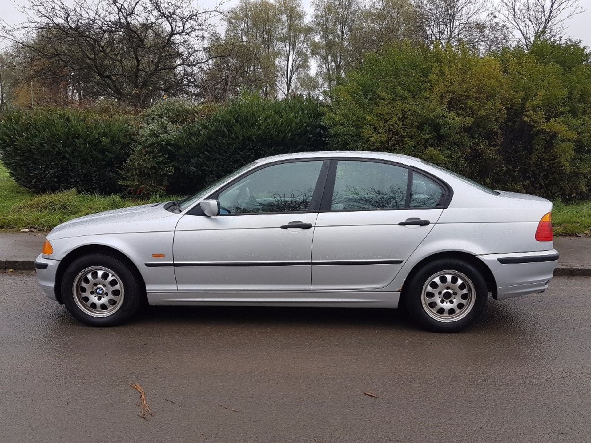 BMW, 3 SERIES 316I SE, V916 GES, 1-9 LTR, PETROL, MANUAL, 4 DOOR SALOON, 151,903 MILES, 15.11.17 MOT - Image 10 of 11