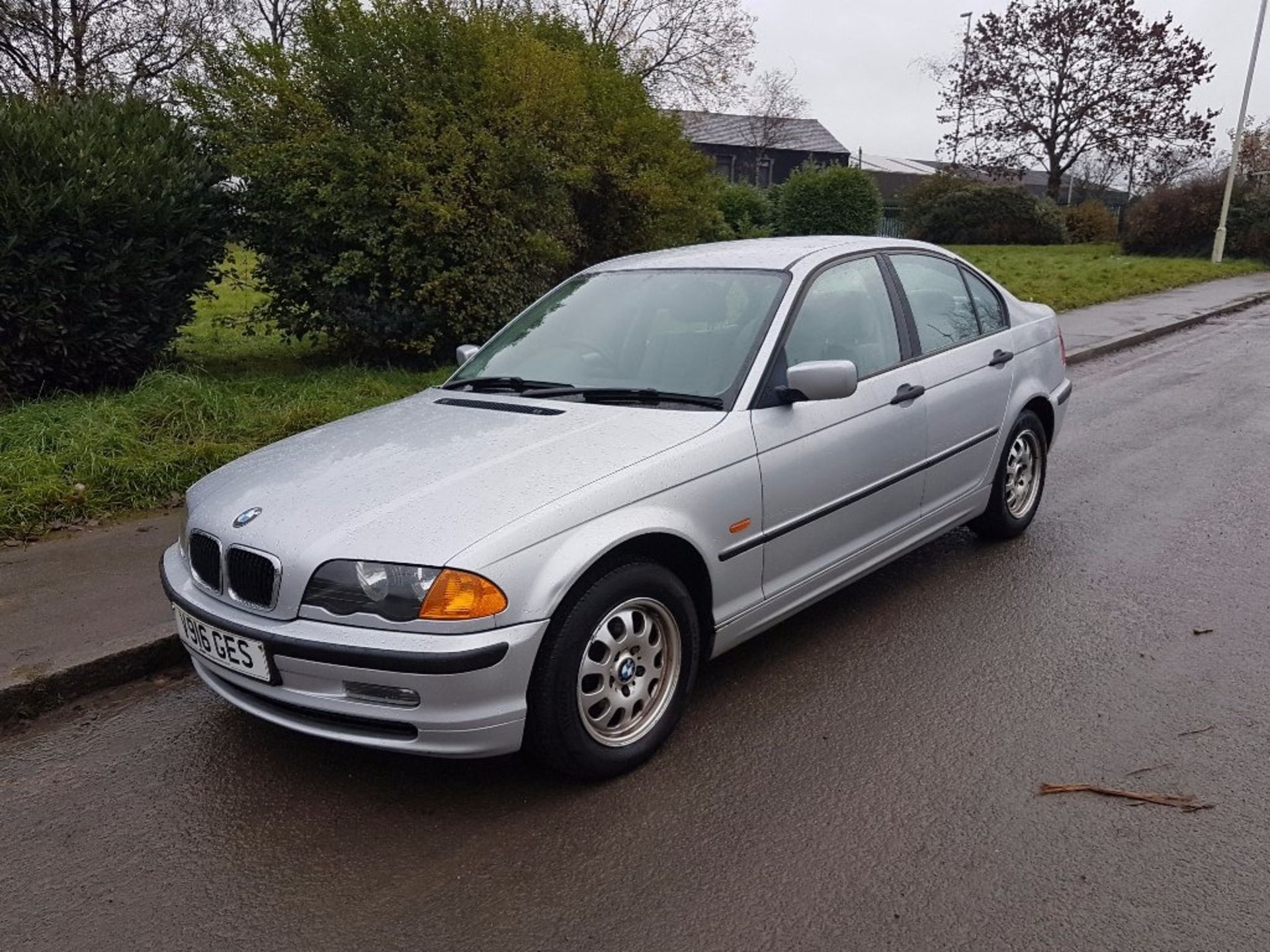 BMW, 3 SERIES 316I SE, V916 GES, 1-9 LTR, PETROL, MANUAL, 4 DOOR SALOON, 151,903 MILES, 15.11.17 MOT - Image 2 of 11