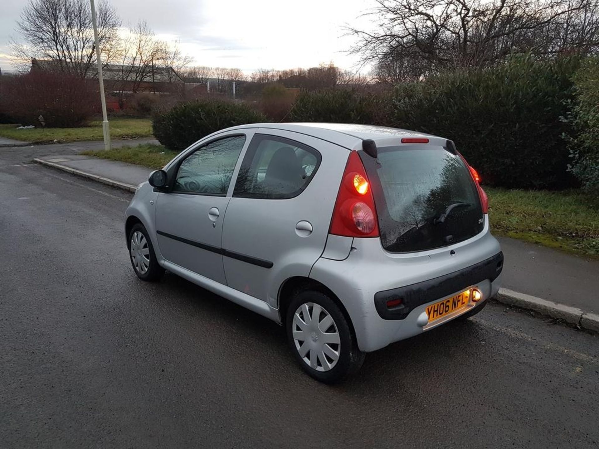 PEUGEOT 107 URBAN 2 TRONIC 2006, REGISTRATION NUMBER YH06 NFL, 1.0 LTR, PETROL, AUTO, 2 DOOR - Image 5 of 11