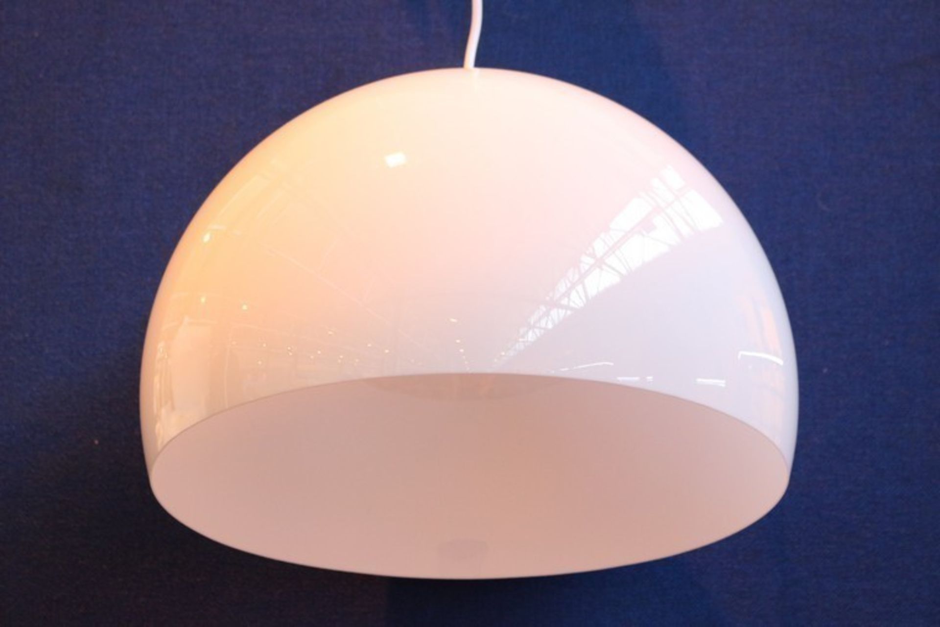 1 x FLY STYLE PENDANT CEILING LIGHT IN WHITE (010-L) *PLEASE NOTE THAT THE BID PRICE IS MULTIPLIED