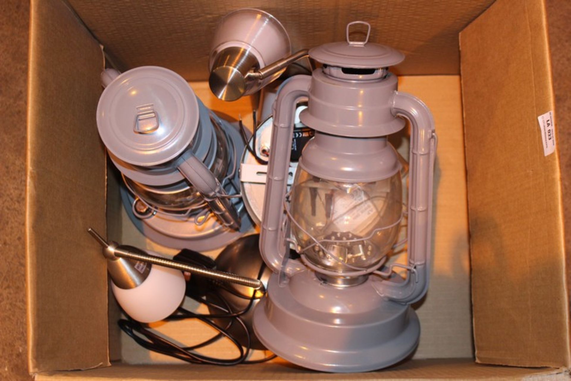 5 x ASSORTED LIGHTING ITEMS IN A BOX TO INCLUDE LANTERNS TOUCH CONTROL LAMPS AND OTHER (15.2.17) *