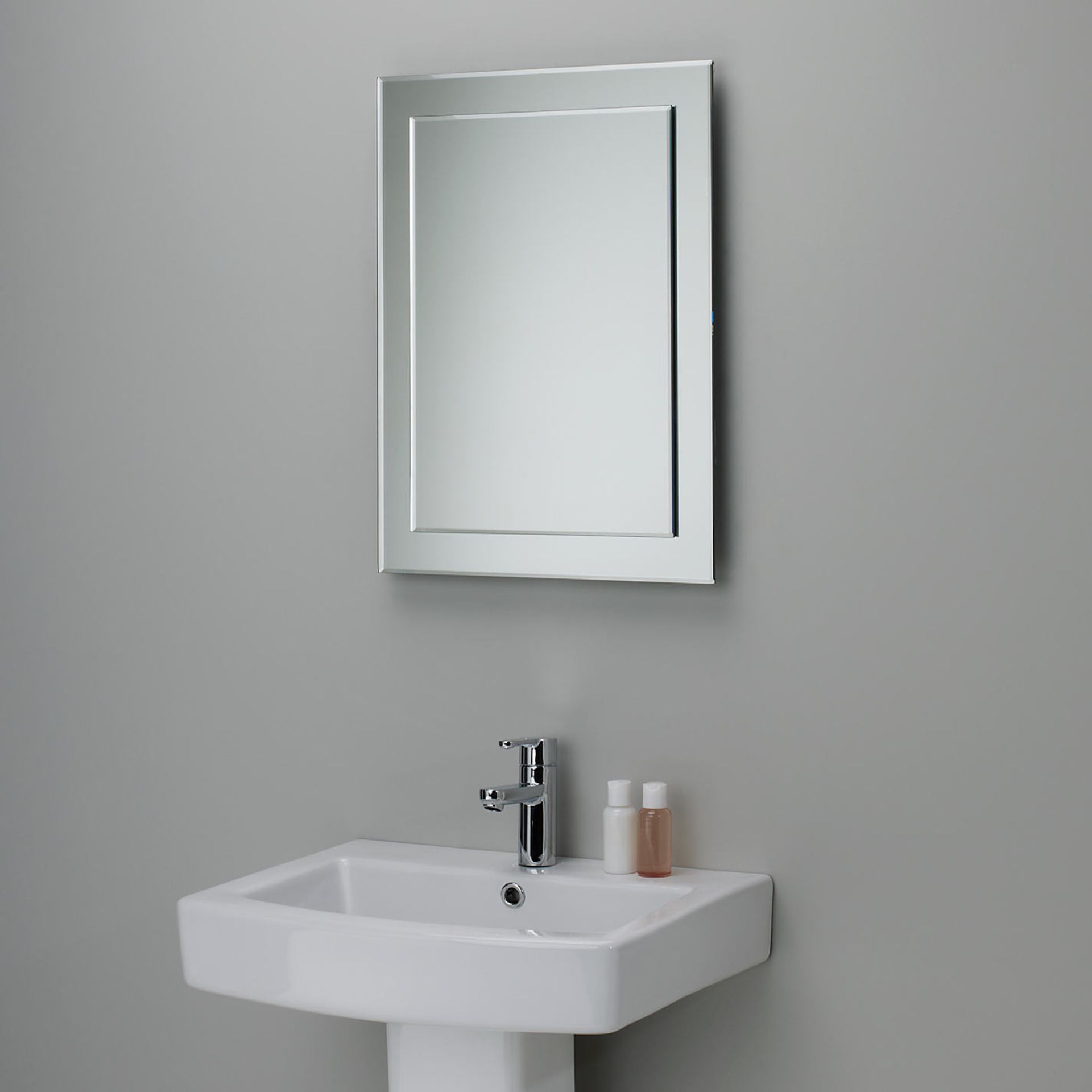1 x BOXED ROPER RHODES CLARITY ILLUMINATED BATHROOM MIRROR RRP £180 (17.2.17) *PLEASE NOTE THAT