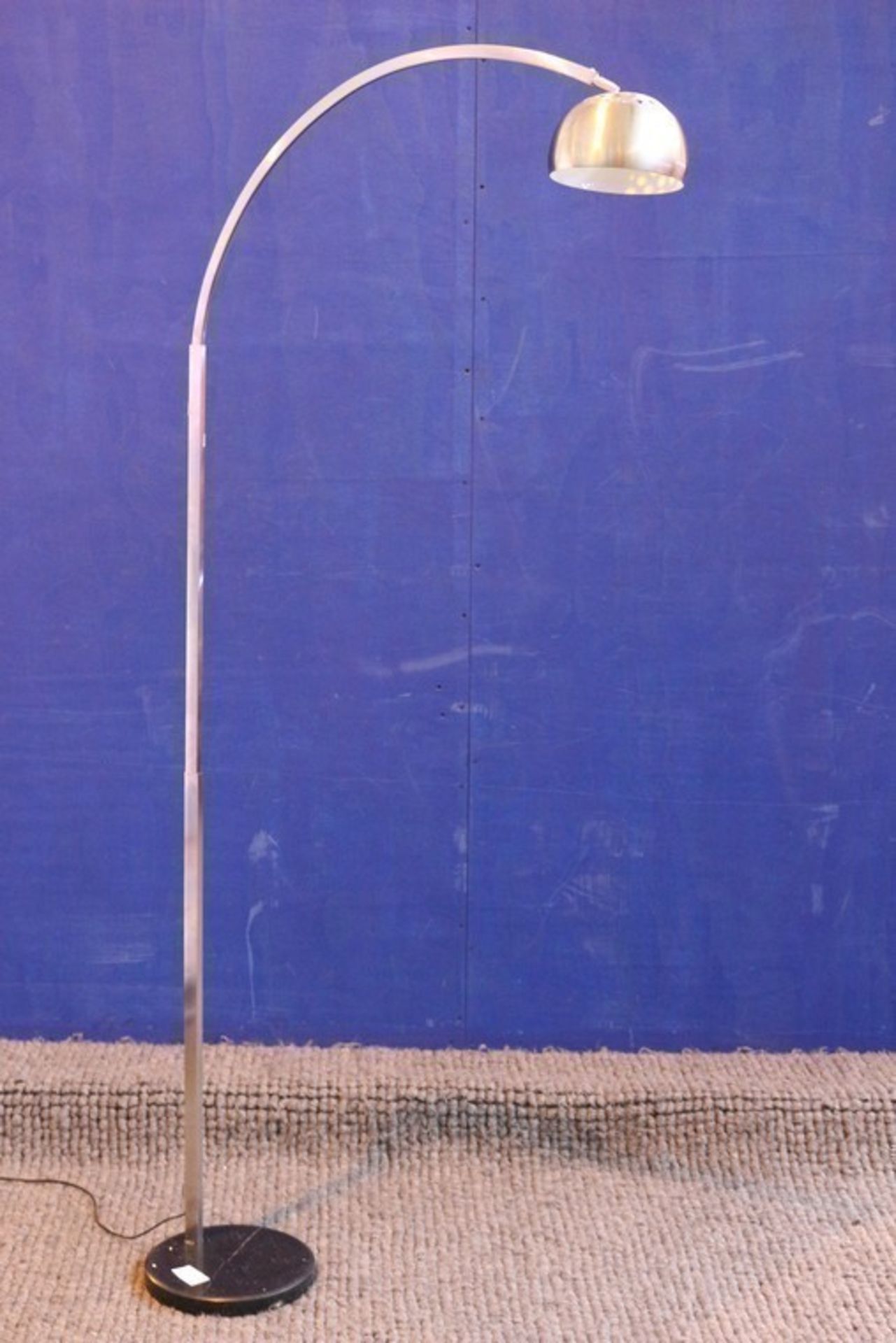 1 x SMALL MARBLE BASE ARCH STAINLESS STEEL FLOOR LAMP (0355-S) *PLEASE NOTE THAT THE BID PRICE IS