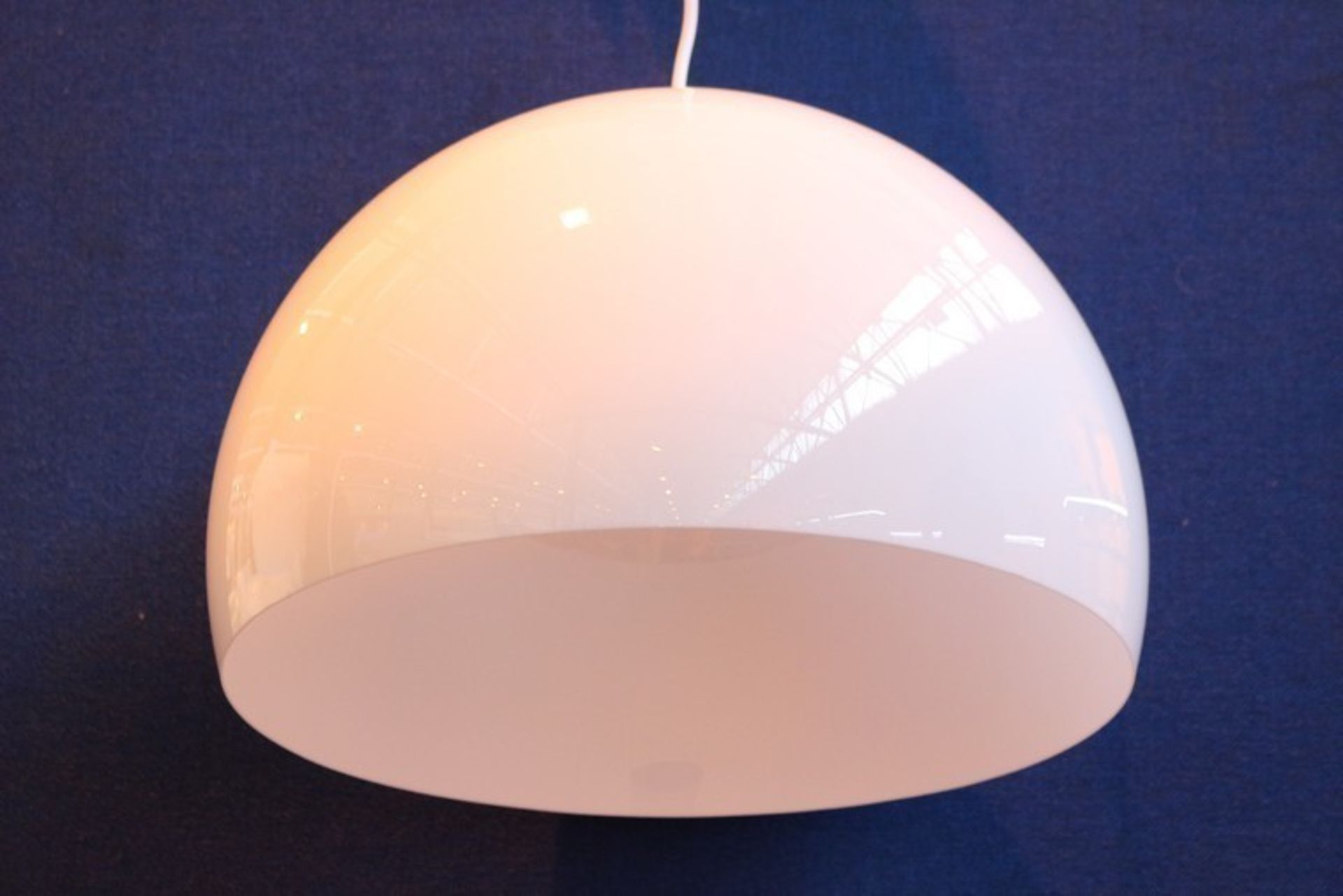 1 x FLY STYLE PENDANT CEILING LIGHT IN WHITE (010-L) *PLEASE NOTE THAT THE BID PRICE IS MULTIPLIED