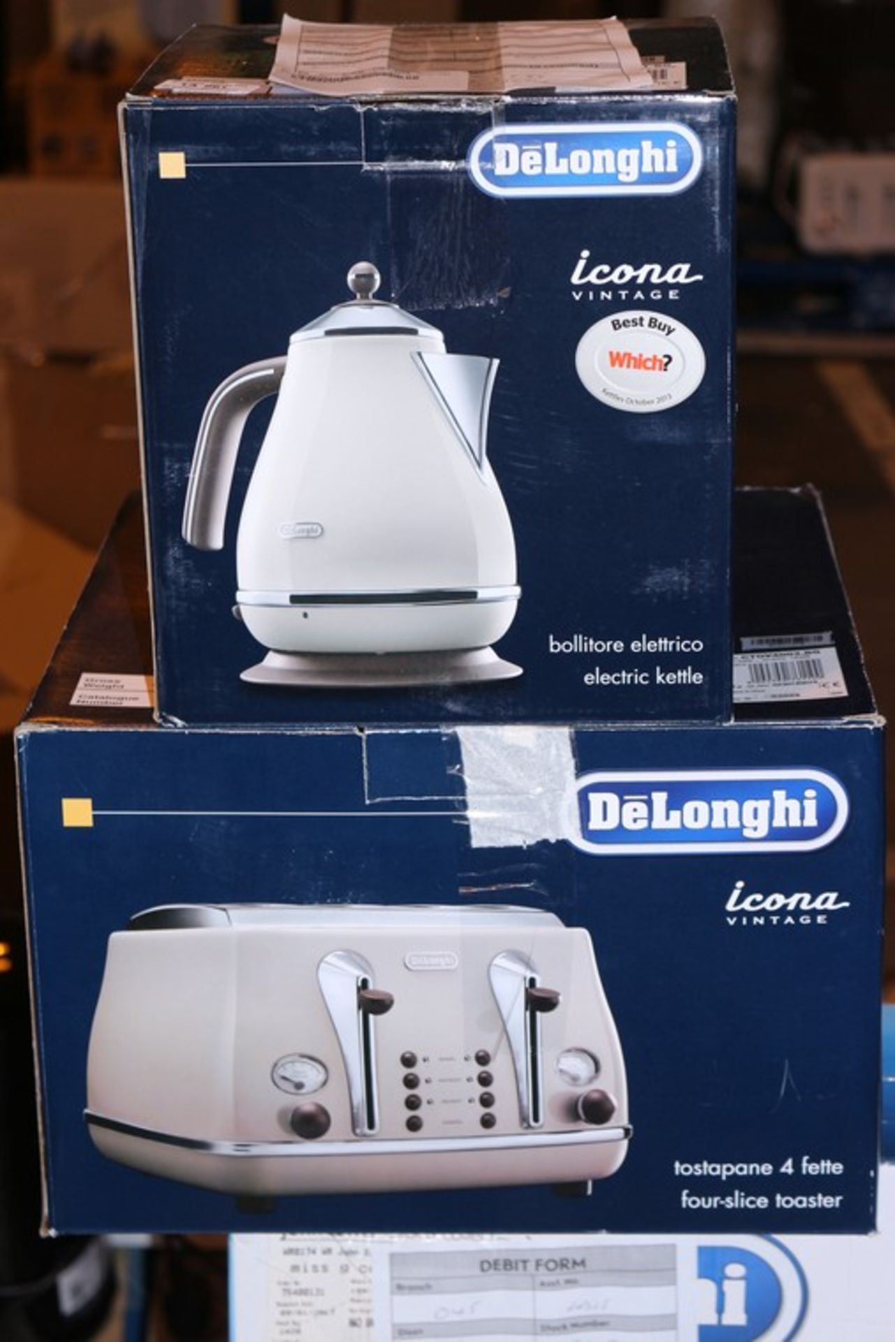 2 x BOXED ASSORTED ITEMS TO INCLUDE DELONGHI ICONA 1.5L CORDLESS JUG KETTLE AND DELONGHI ICONA 4