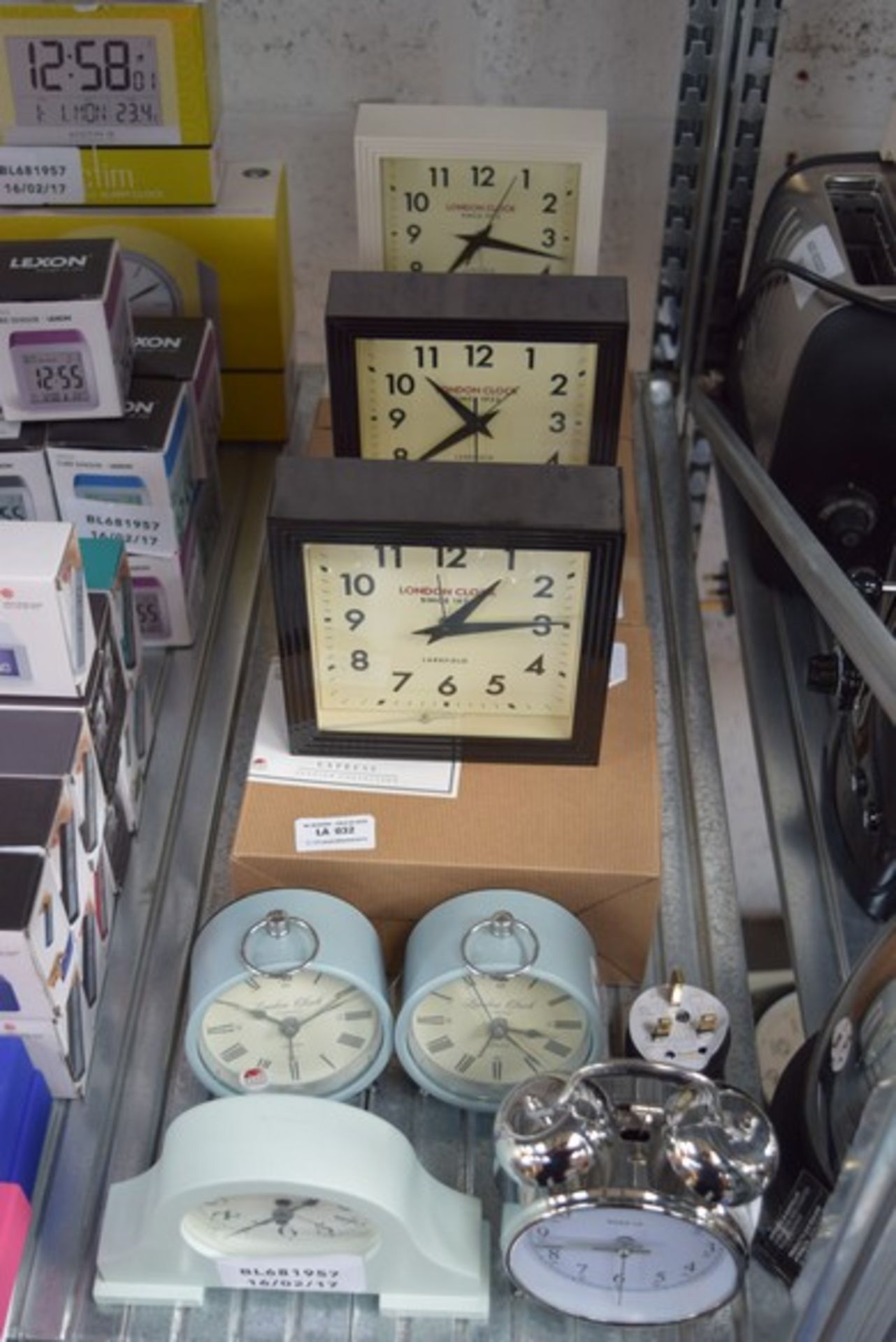 7 x ASSORTED BOXED AND UNBOXED CLOCKS TO INCLUDE LONDON CLOCK COMPANY EXPRESS, LAKEFIELD WALL