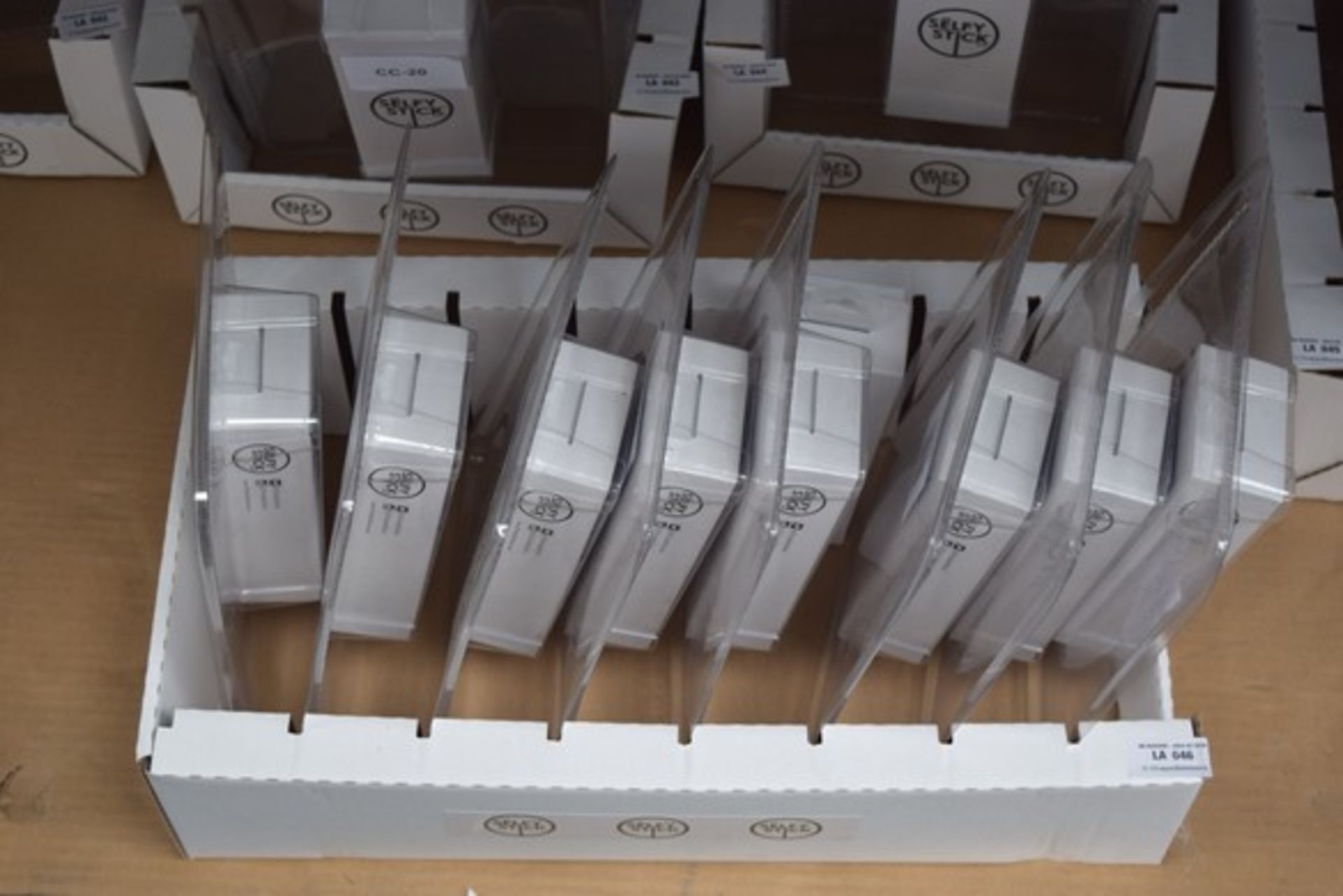 8 x BOXED MANUFACTURE SEALED SELFIE STICK MINIS RRP £12 EACH *PLEASE NOTE THAT THE BID PRICE IS
