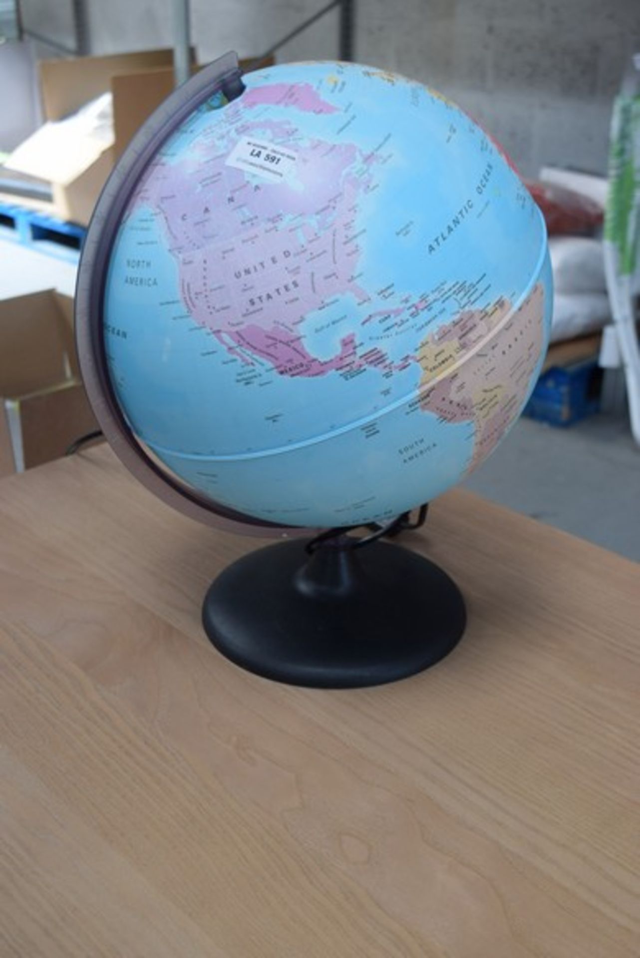 1 x ILLUMINATING GLOBE RRP £25 09.05.2017 *PLEASE NOTE THAT THE BID PRICE IS MULTIPLIED BY THE