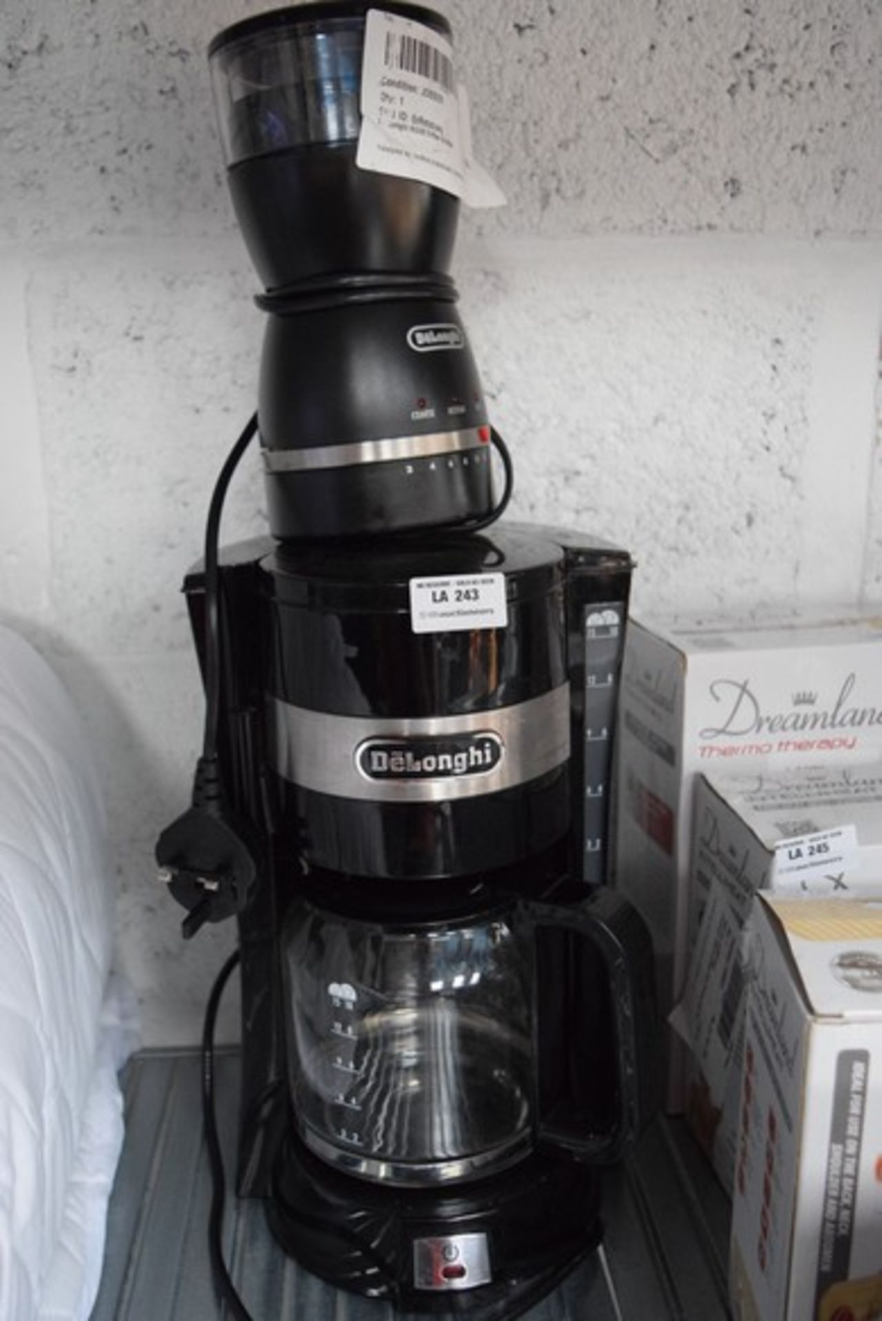 2 x ITEMS TO INCLUDE DELONGHI COFFEE GRINDER AND FILTER COFFEE MACHINE COMBINED RRP £70 03.05.17 *