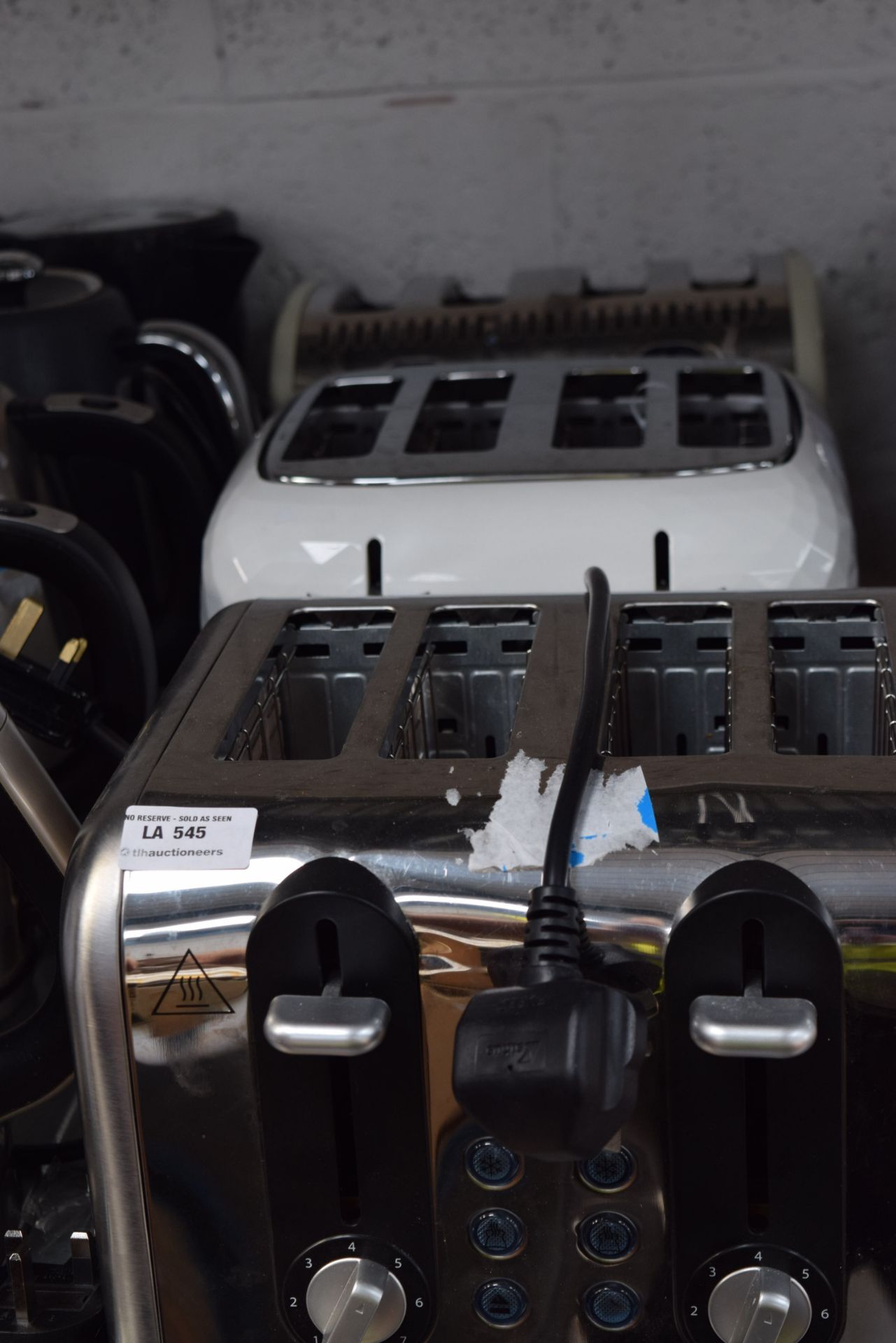 4 X ASSORTED 4-SLICE TOASTERS TO INCLUDE DELONGHI AND OTHERS PRICES RANGE FROM £45 - £85 EACH 11.