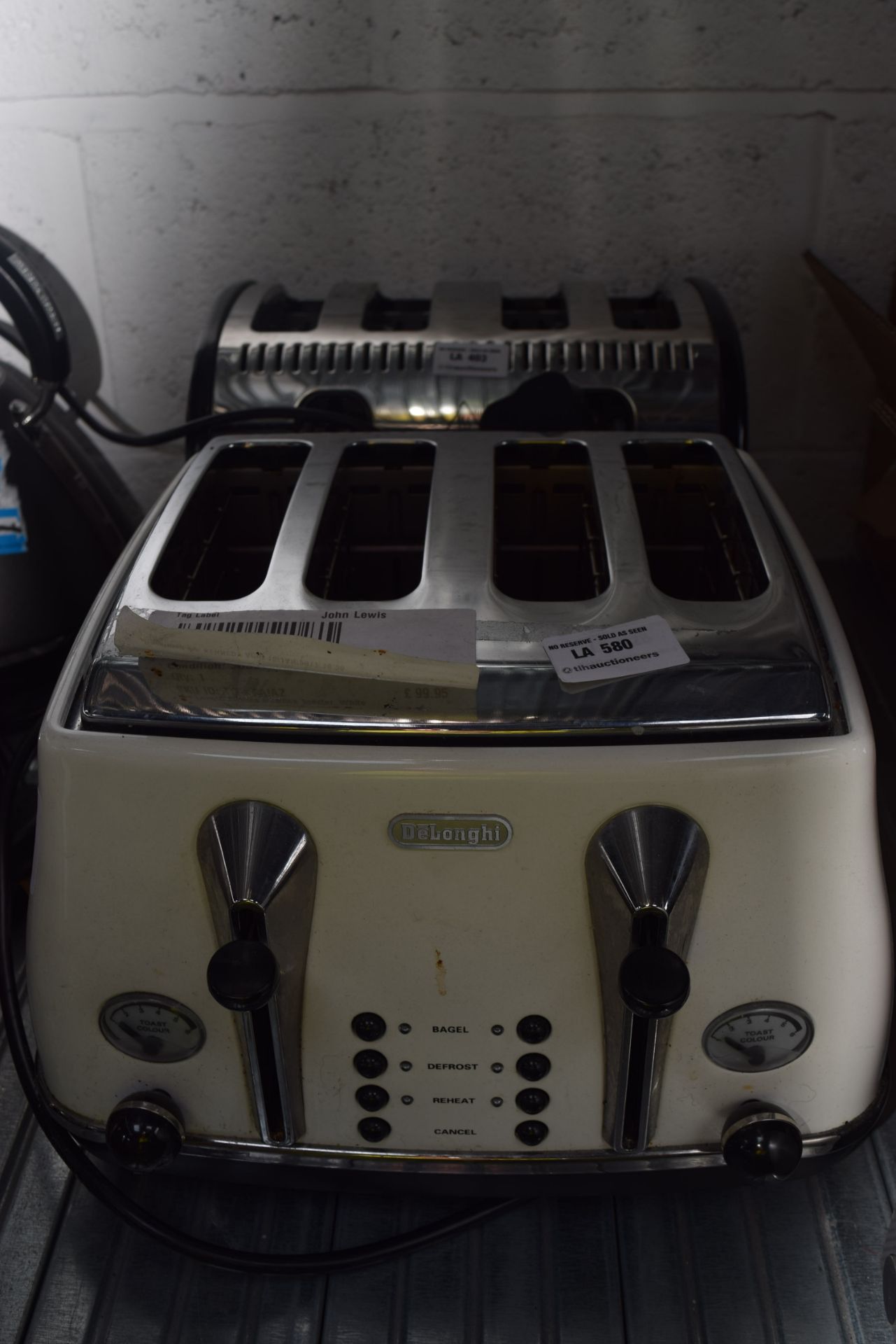 2 X ASSORTED TOASTERS TO INCLUDE DELONGHI AND BREVILLE COMBINED RRP £150 02/05/17