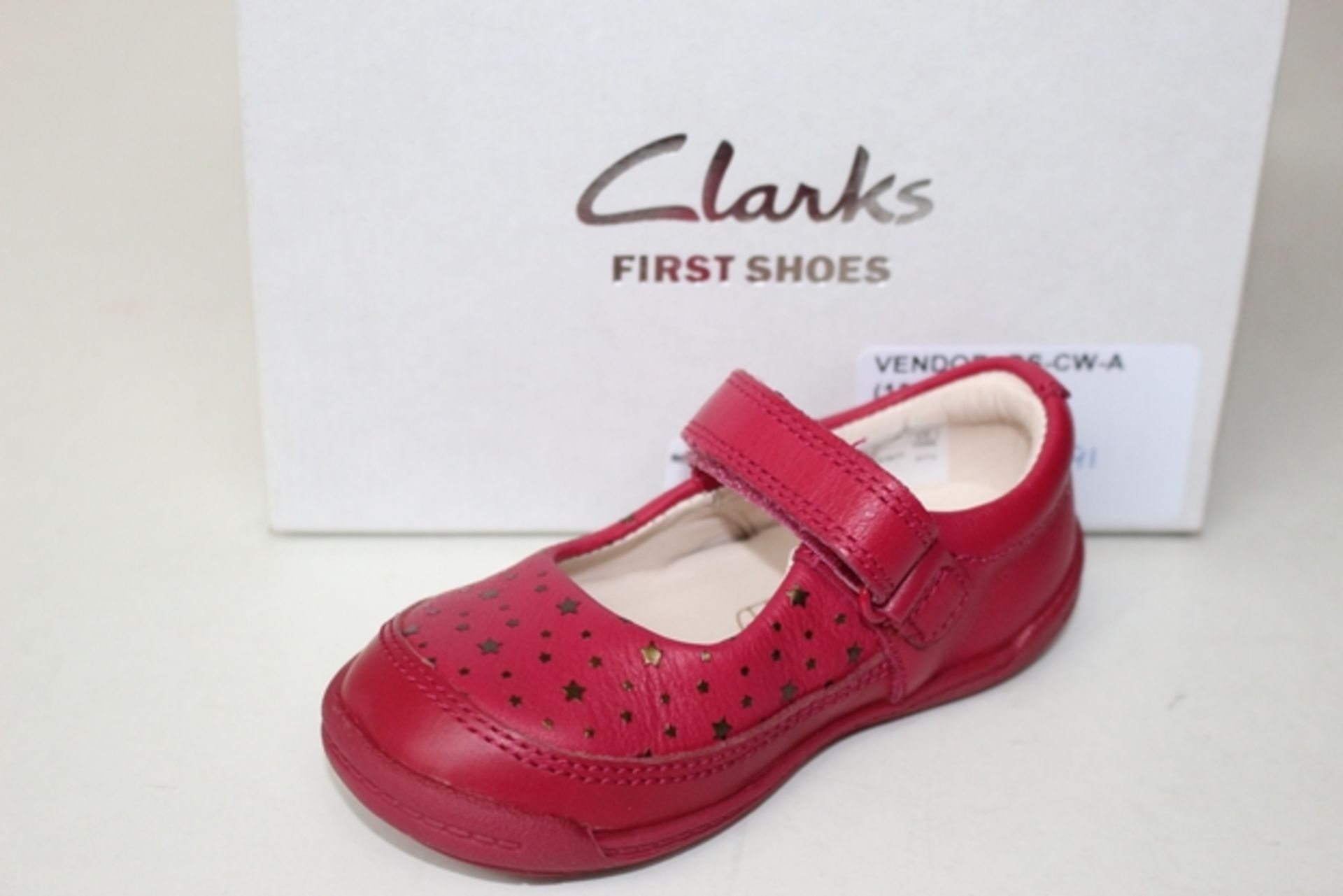 1X BOXED UNUSED PAIR OF CLARKES CHILDREN'S SHOES SIZE 4H RRP £30 (DS-CW-A) (44.091)