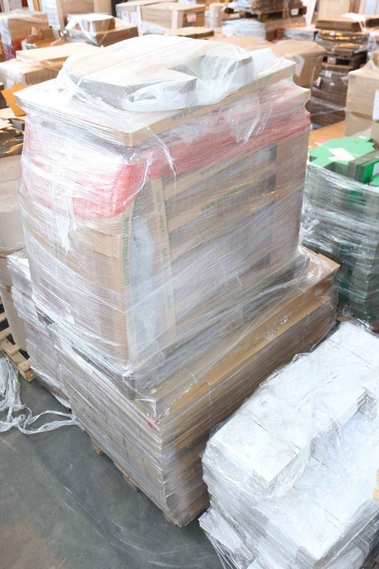 2 X PALLETS OF UNUSED BRN MAILING BOXES 1200 X 150 X 150MM AND ASSORTED MULTI USE PRESSEL BOXES (