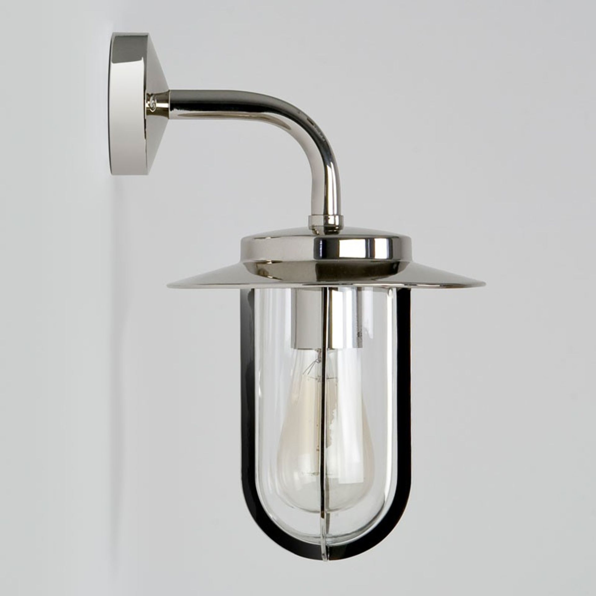 1 x BOXED ASTRO MONTPARNASSE OUTDOOR LANTERN WALL LIGHT RRP £150 (17.5.17) *PLEASE NOTE THAT THE BID