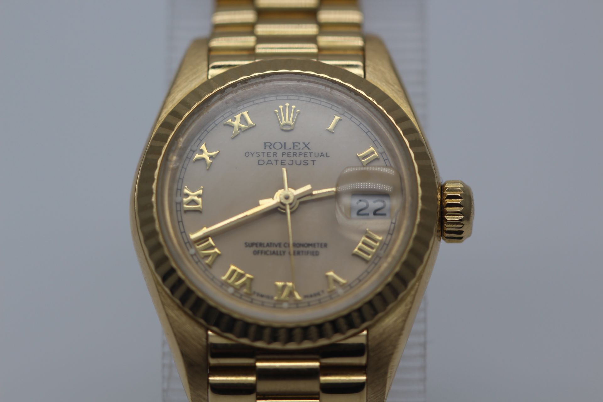 ROLEX, LADIES 18CT GOLD DATEJUST SET WITH CREME DIAL