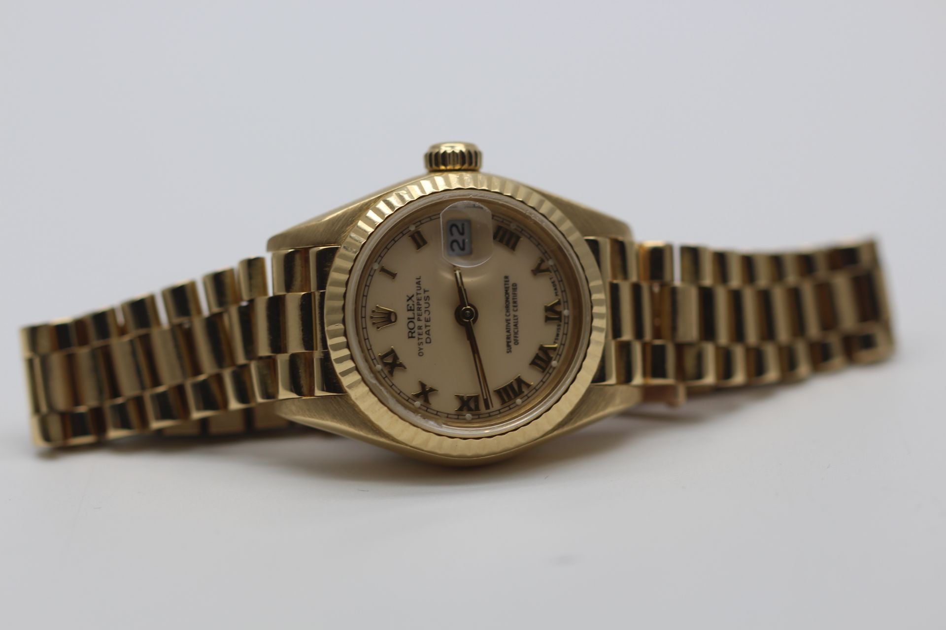 ROLEX, LADIES 18CT GOLD DATEJUST SET WITH CREME DIAL - Image 2 of 9