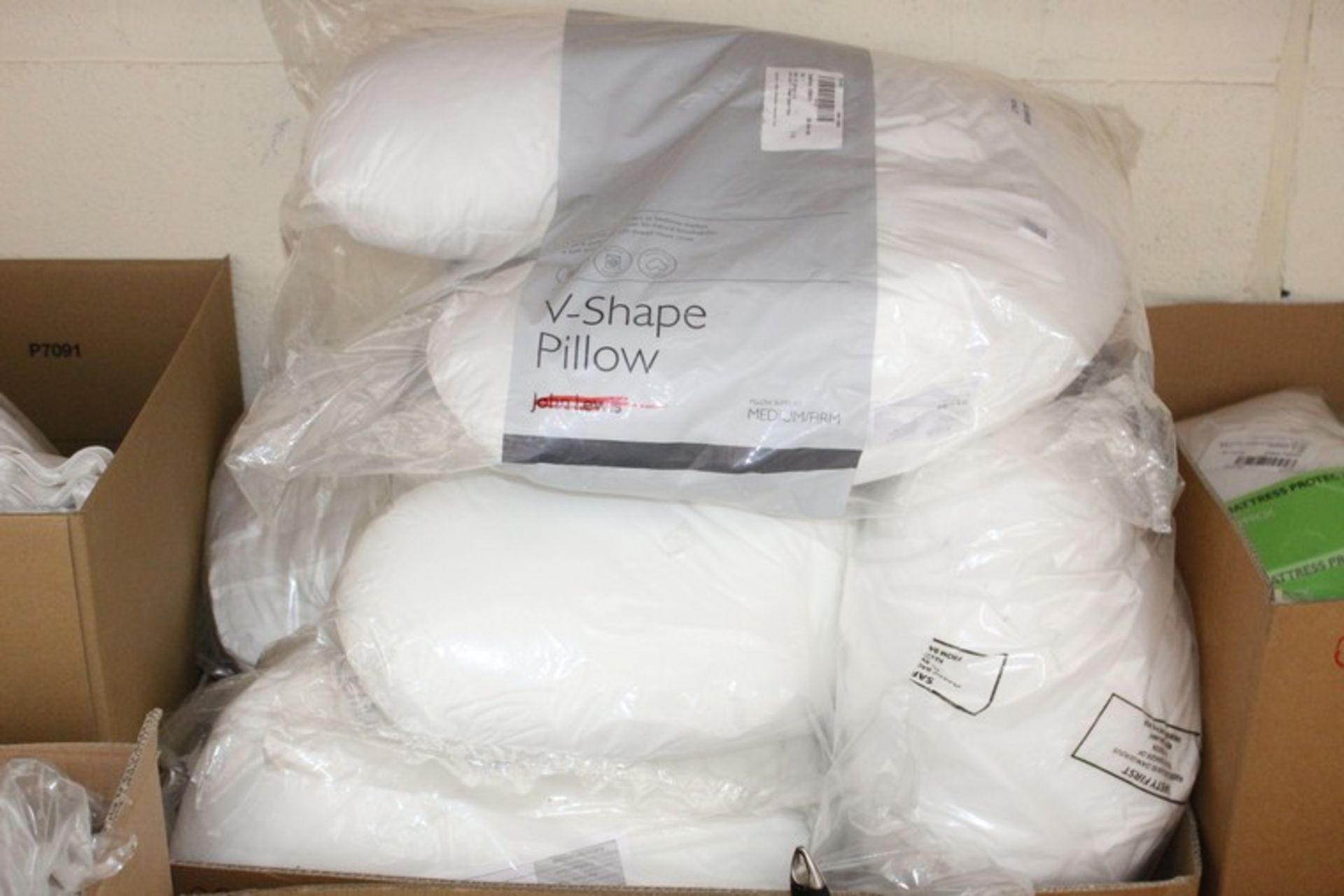 7 x BAGGED V SHAPED SUPPORT PILLOWS RRP £15 EACH (2.6.17) *PLEASE NOTE THAT THE BID PRICE IS