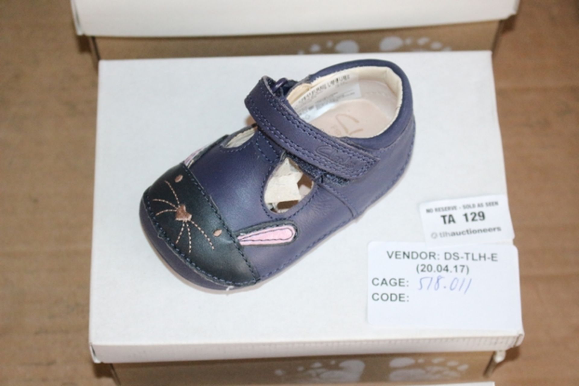 1X BOXED UNUSED PAIR OF CLARKES CHILDREN'S SHOES SIZE 2G RRP £30 (DS-TLH-E) (518.011)