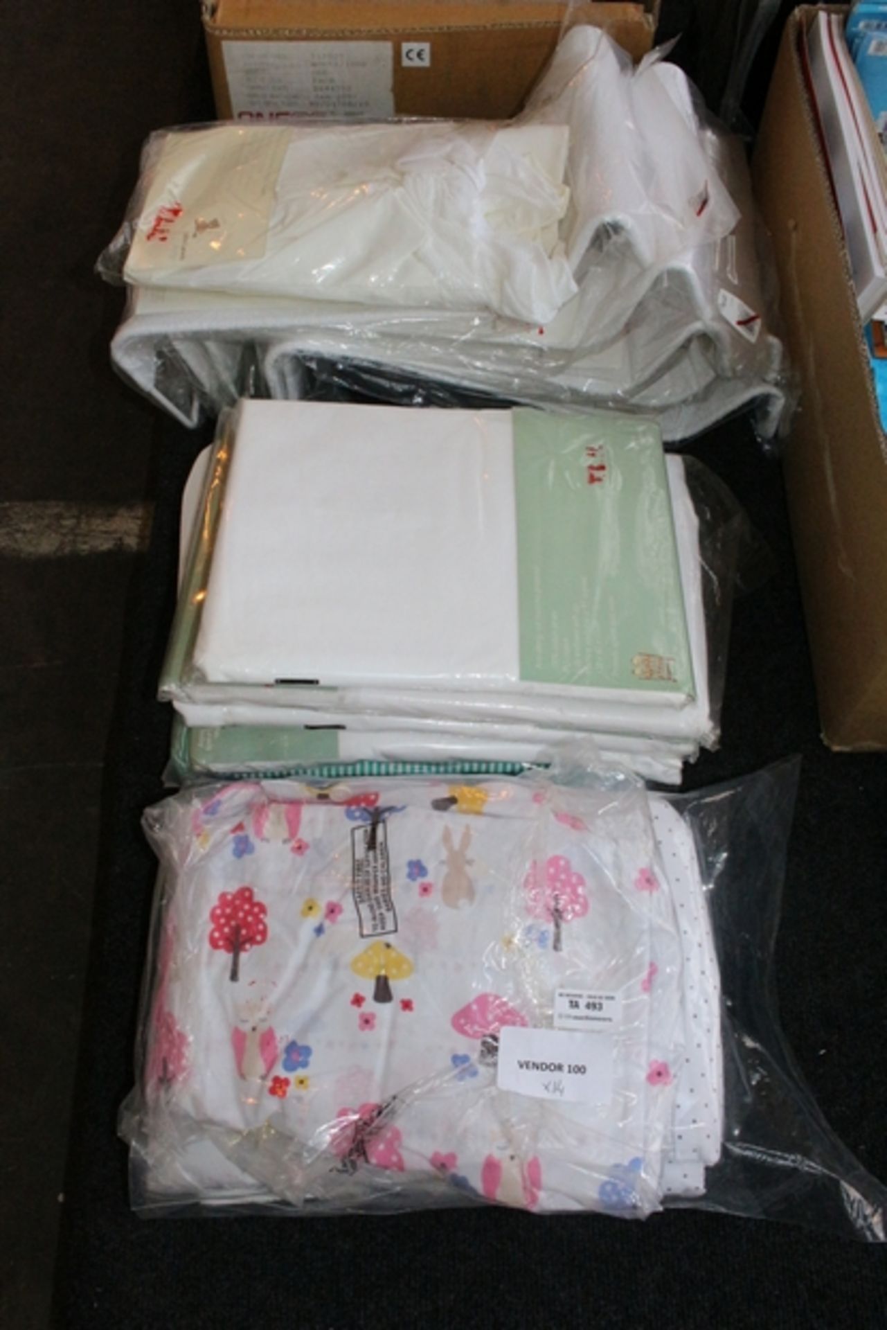 1X LOT TO CONTAIN 14 ITEMS TO INCLUDE COT BED FITTED SHEETS, COT MATTRESS PROTECTORS AND MUCH