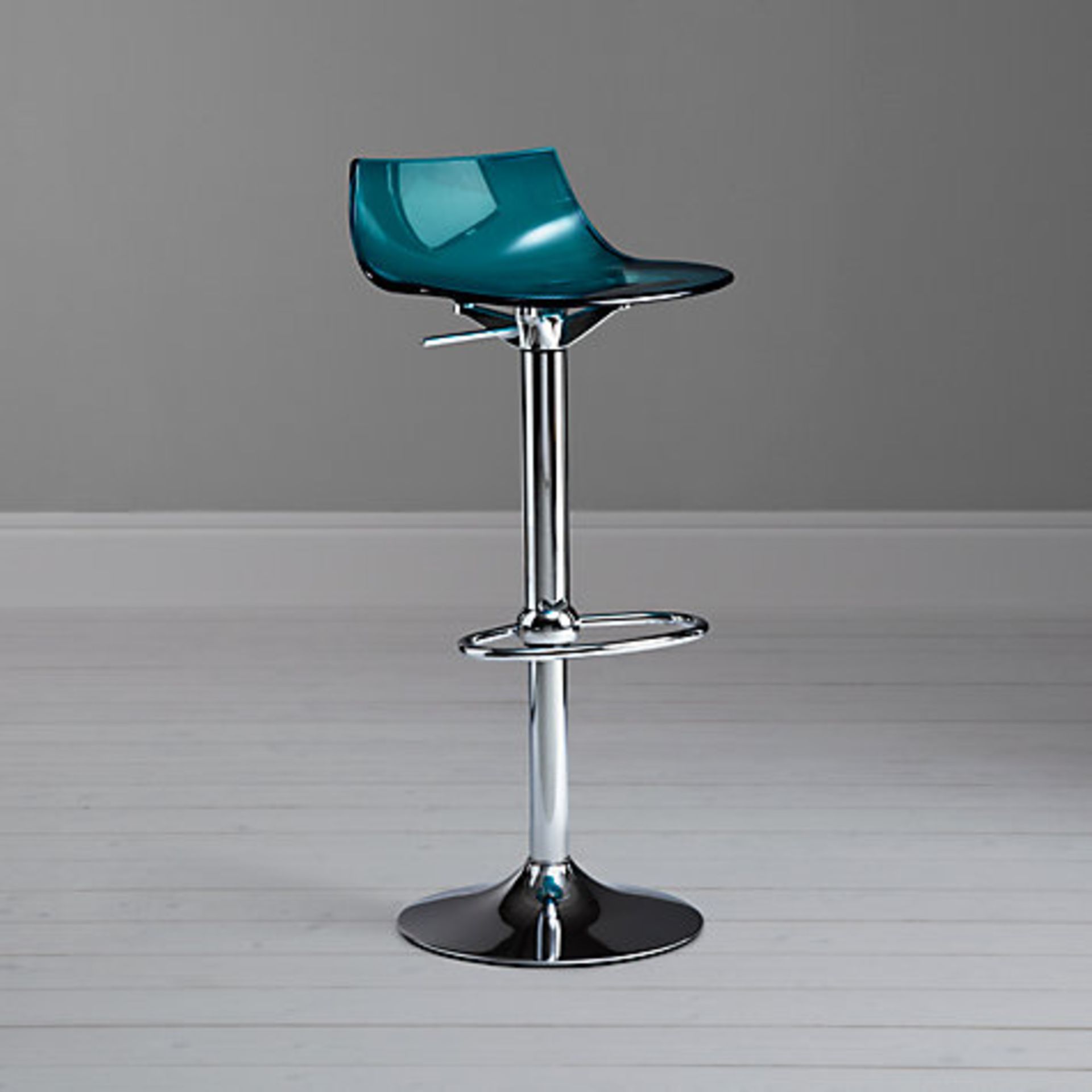 1 x BOXED LED SMOKED CHROME BAR STOOL RRP £165 (12.6.17)(2484859) *PLEASE NOTE THAT THE BID PRICE IS
