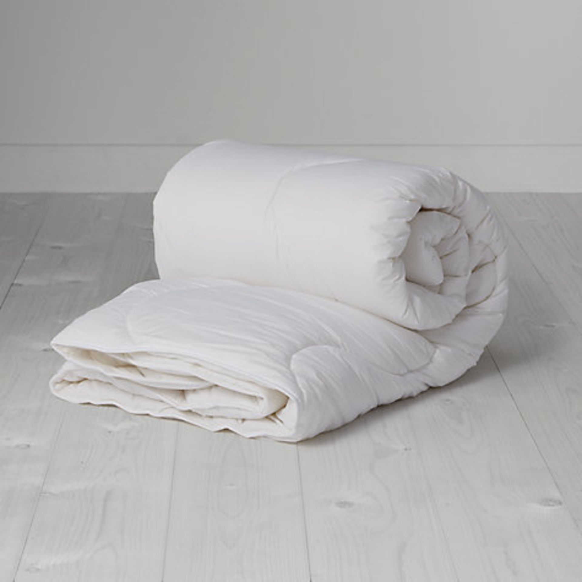 1 x DESIGNER ACTIVE ANTI ALLERGY DUVET IN 2.5TOG IN KING SIZE RRP £60 18.07.17 *PLEASE NOTE THAT THE