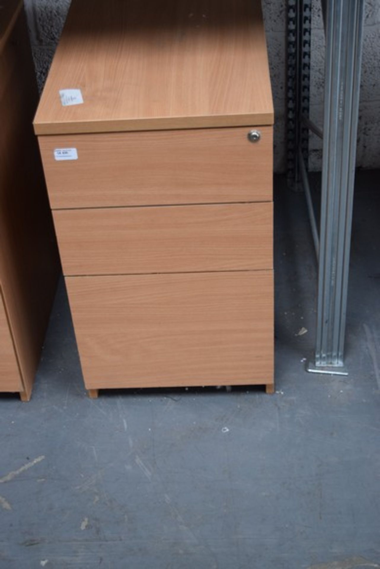1 x DESIGNER UNDER DESK 2 DRAWER FILING CABINET RRP £50 *PLEASE NOTE THAT THE BID PRICE IS