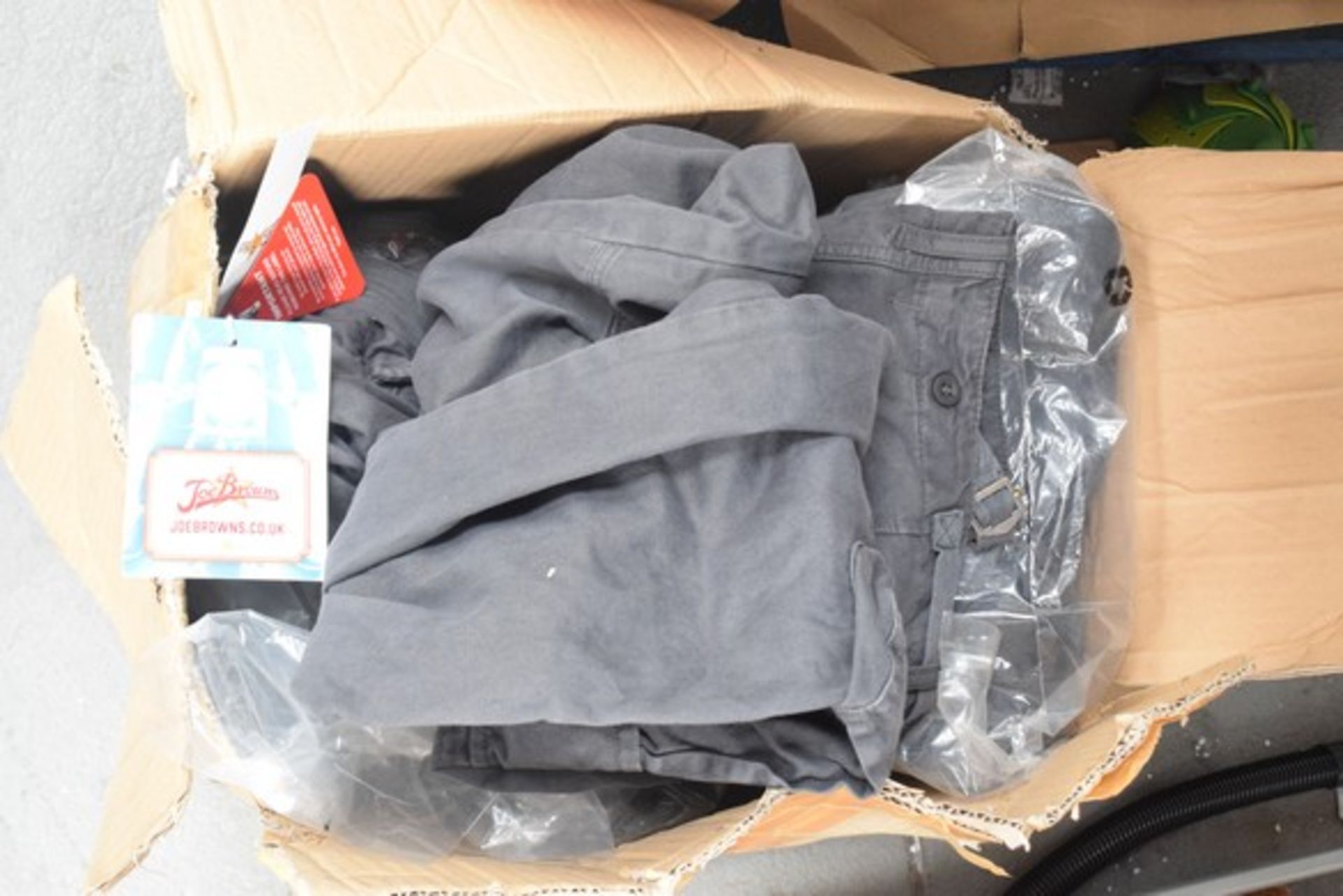 9 x PAIRS OF JOE BROWNS CARGO PANTS IN VARIOUS SIZES RRP £45 EACH *PLEASE NOTE THAT THE BID PRICE IS