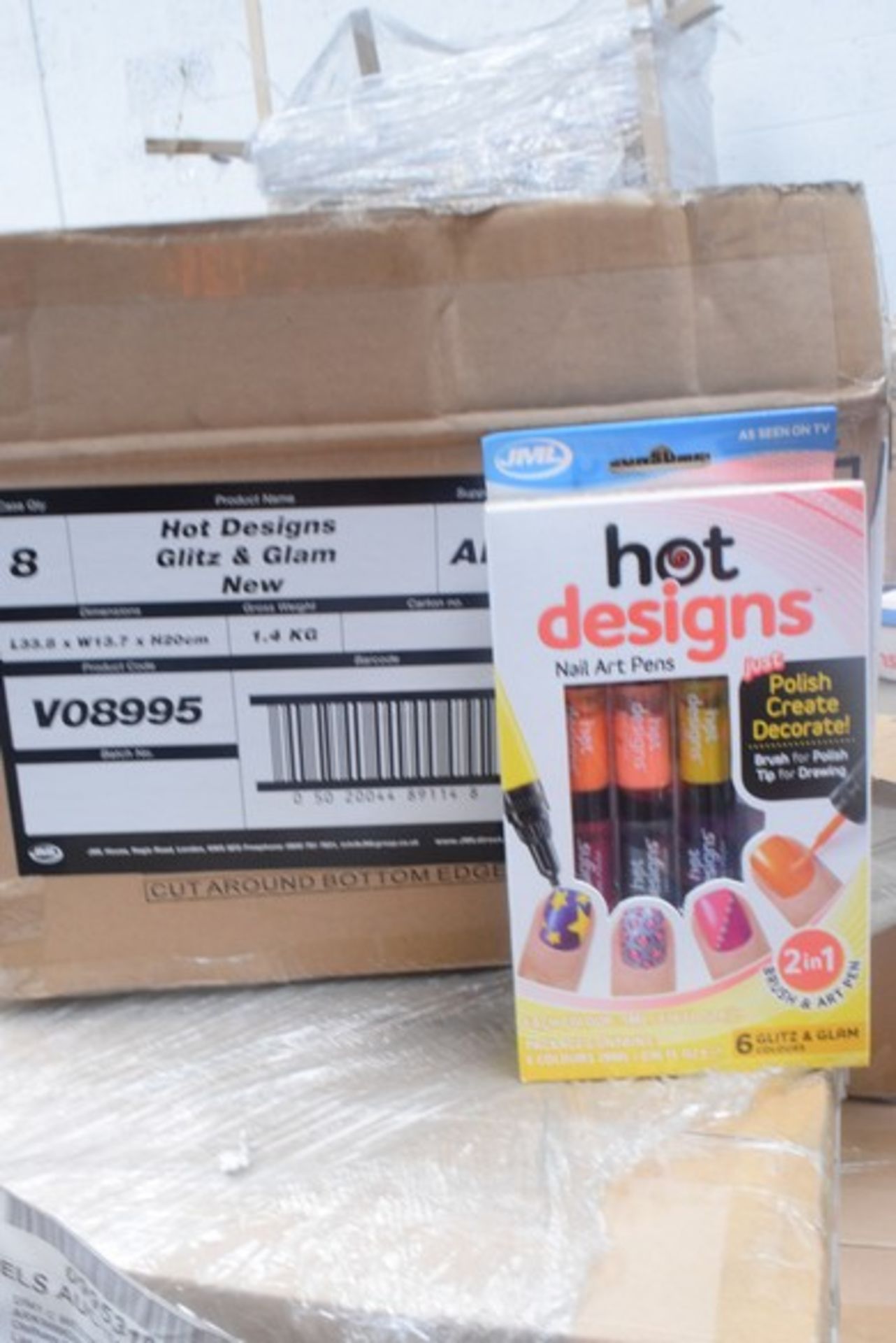 1 x BOX OF 8 PACKS OF HOT DESIGNS GLITZ AND GLAM NAIL ART PENS RRP £10 PER PACK *PLEASE NOTE THAT